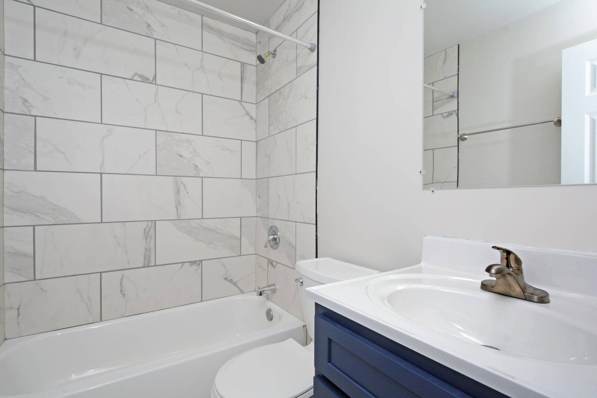 2725 Pleasant Avenue, 84, Minneapolis, MN 55408 2725 Pleasant Ave (101) 010.jpg