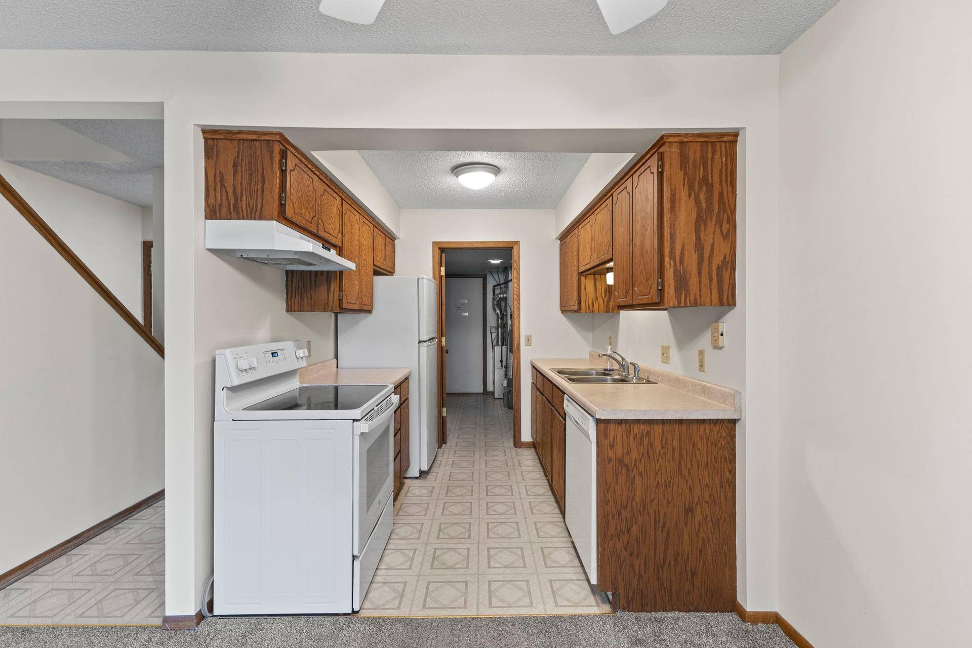 6666 Xerxes Place N, Brooklyn Center, MN 55430 Kitchen