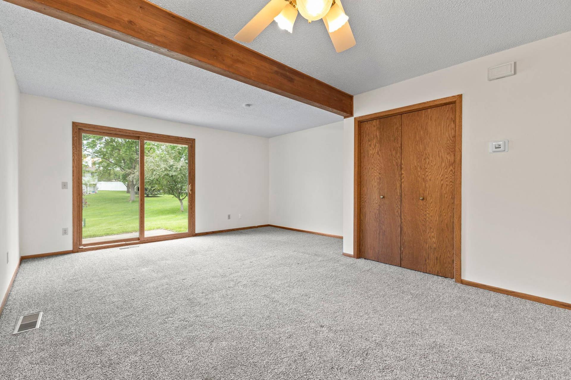 6666 Xerxes Place N, Brooklyn Center, MN 55430 Living room