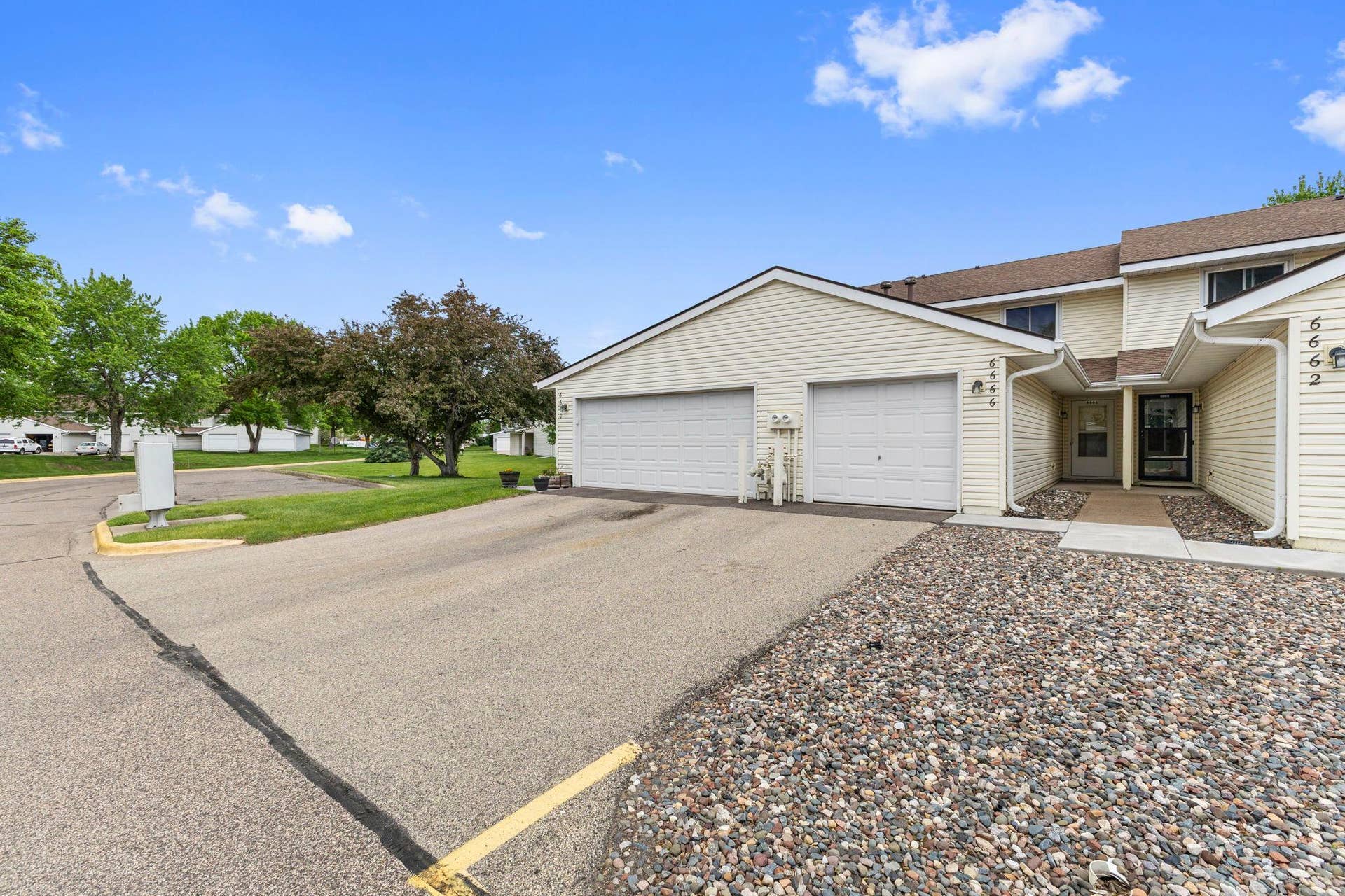 6666 Xerxes Place N, Brooklyn Center, MN 55430 Front of the house