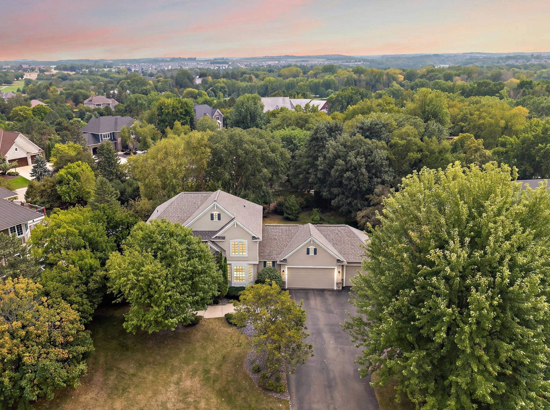 3749 Fairway Drive, Woodbury, MN 55125 3749 Fairway Drive, Woodbury, MN 55125