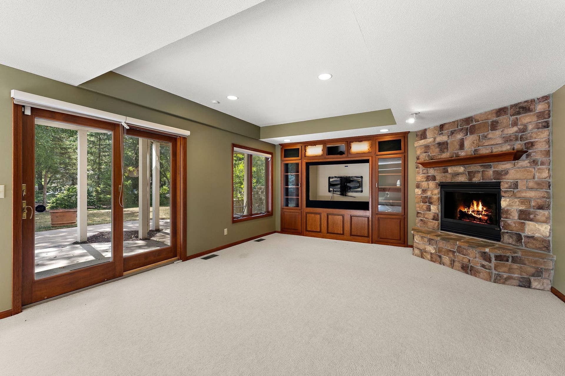3749 Fairway Drive, Woodbury, MN 55125 3749 Fairway Drive, Woodbury, MN 55125