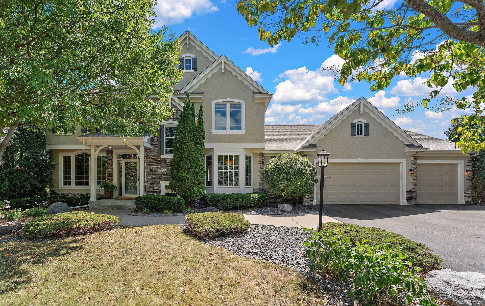 3749 Fairway Drive, Woodbury, MN 55125 Welcome Home!