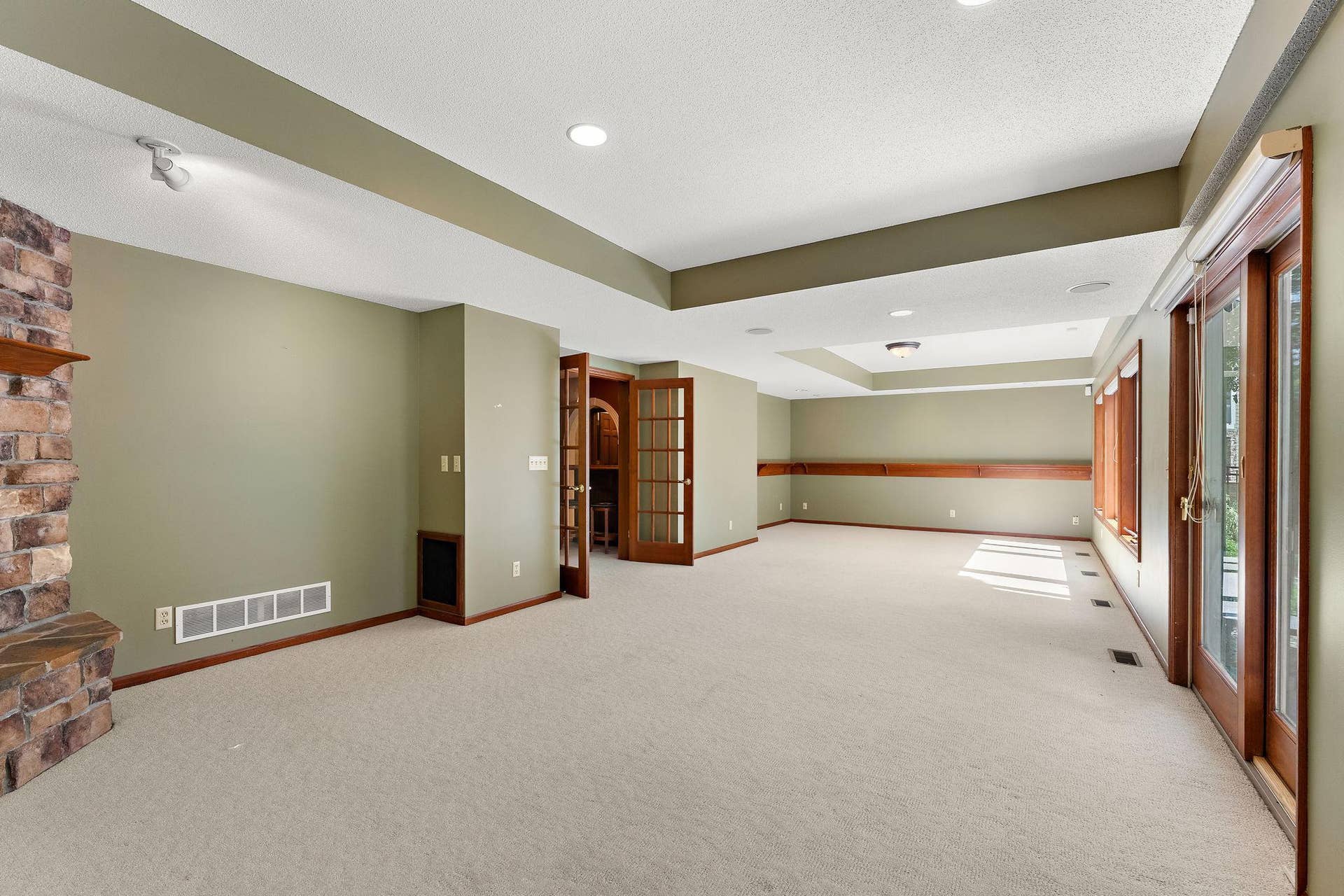3749 Fairway Drive, Woodbury, MN 55125 3749 Fairway Drive, Woodbury, MN 55125