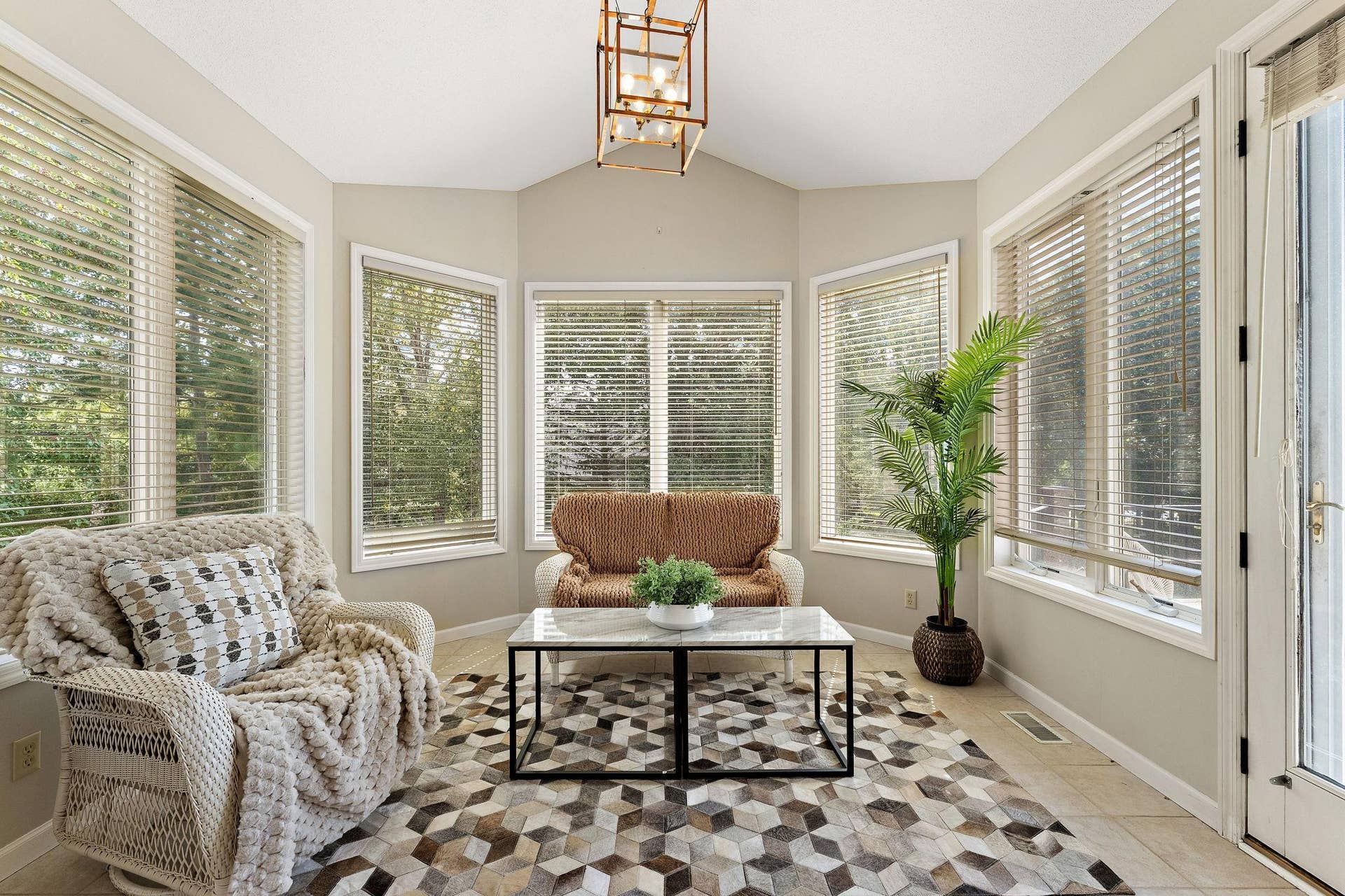 3749 Fairway Drive, Woodbury, MN 55125 3749 Fairway Drive, Woodbury, MN 55125