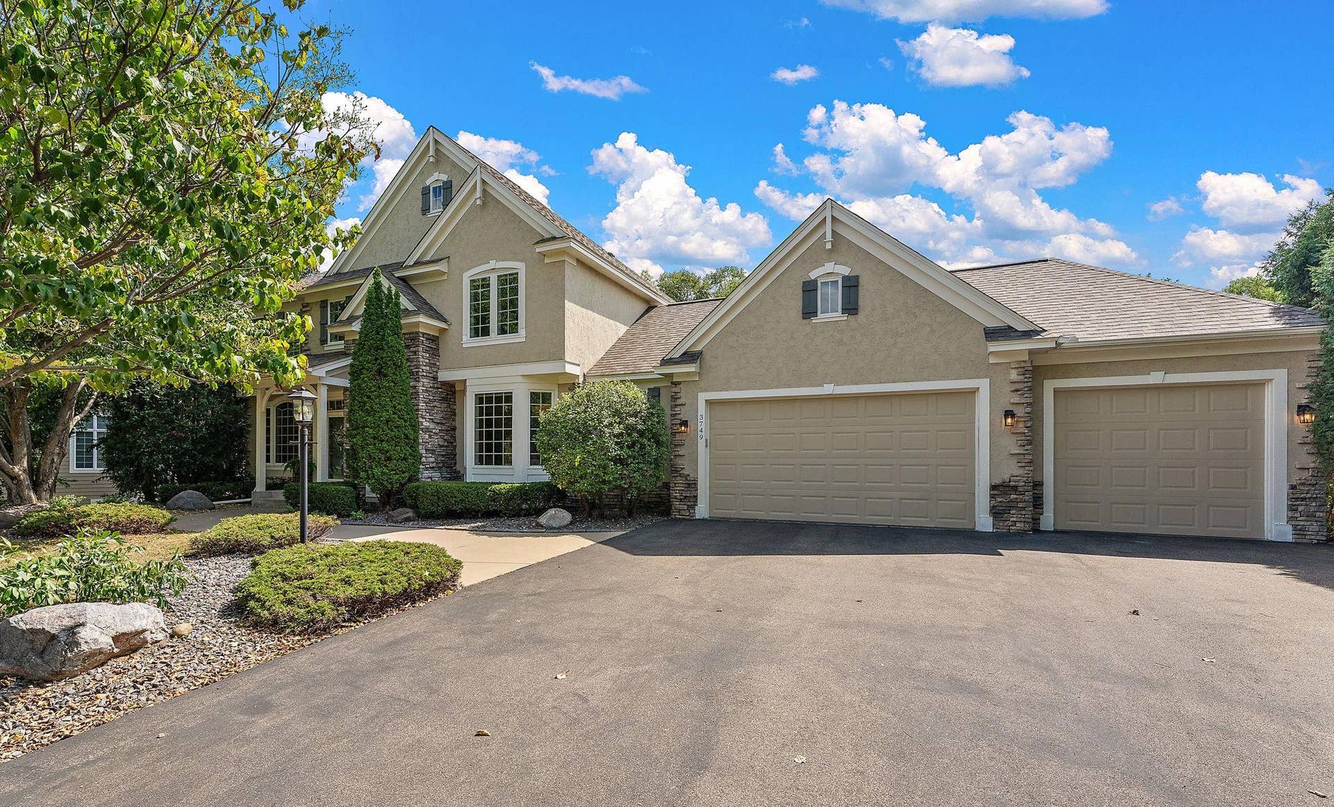 3749 Fairway Drive, Woodbury, MN 55125 3749 Fairway Drive, Woodbury, MN 55125