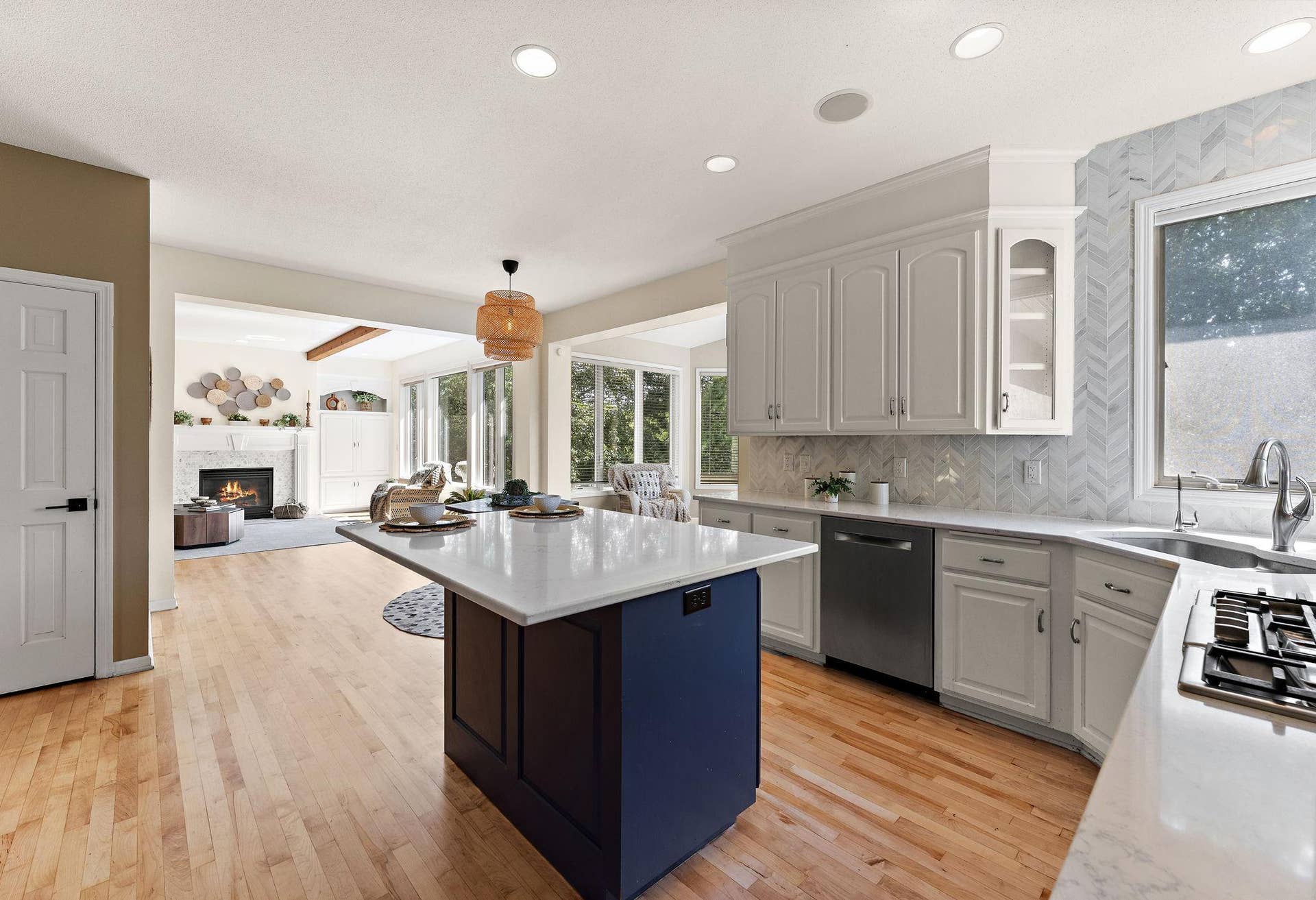 3749 Fairway Drive, Woodbury, MN 55125 3749 Fairway Drive, Woodbury, MN 55125