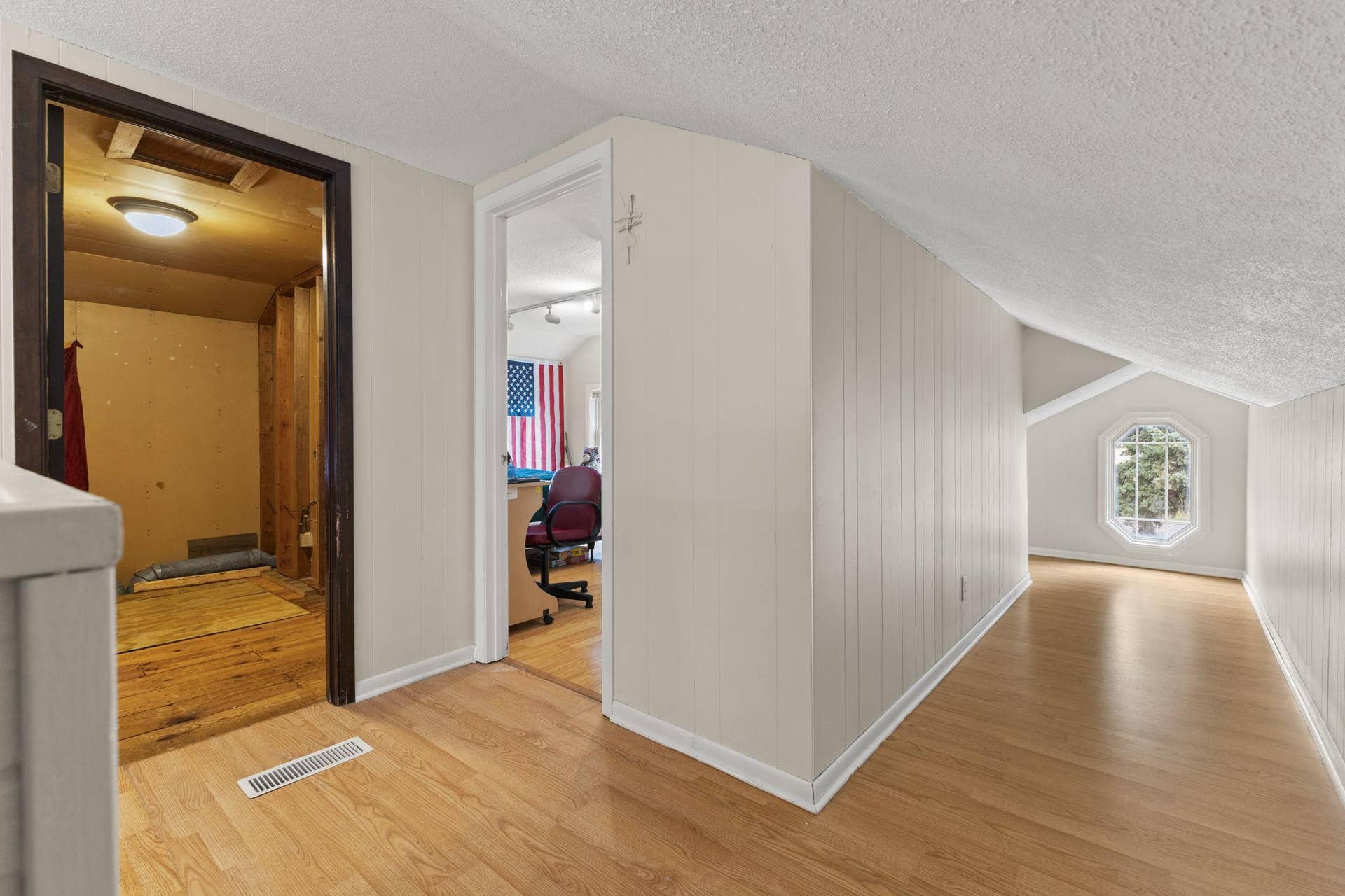 5301 Brooklyn Boulevard, Brooklyn Center, MN 55429 Upper Level Flex Space/Reading Nook
