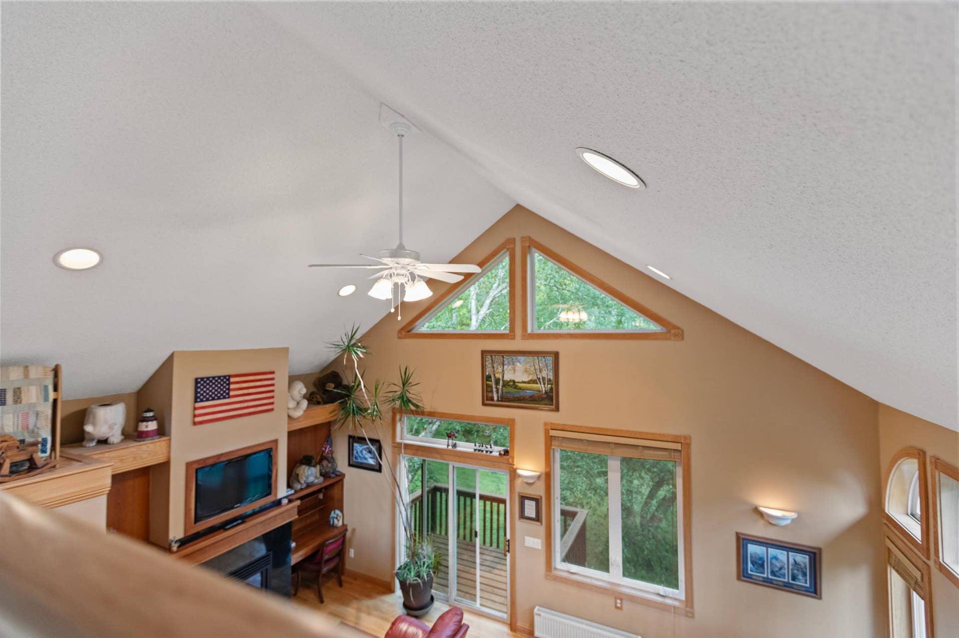 Master bedroom loft, vaulted ceiling