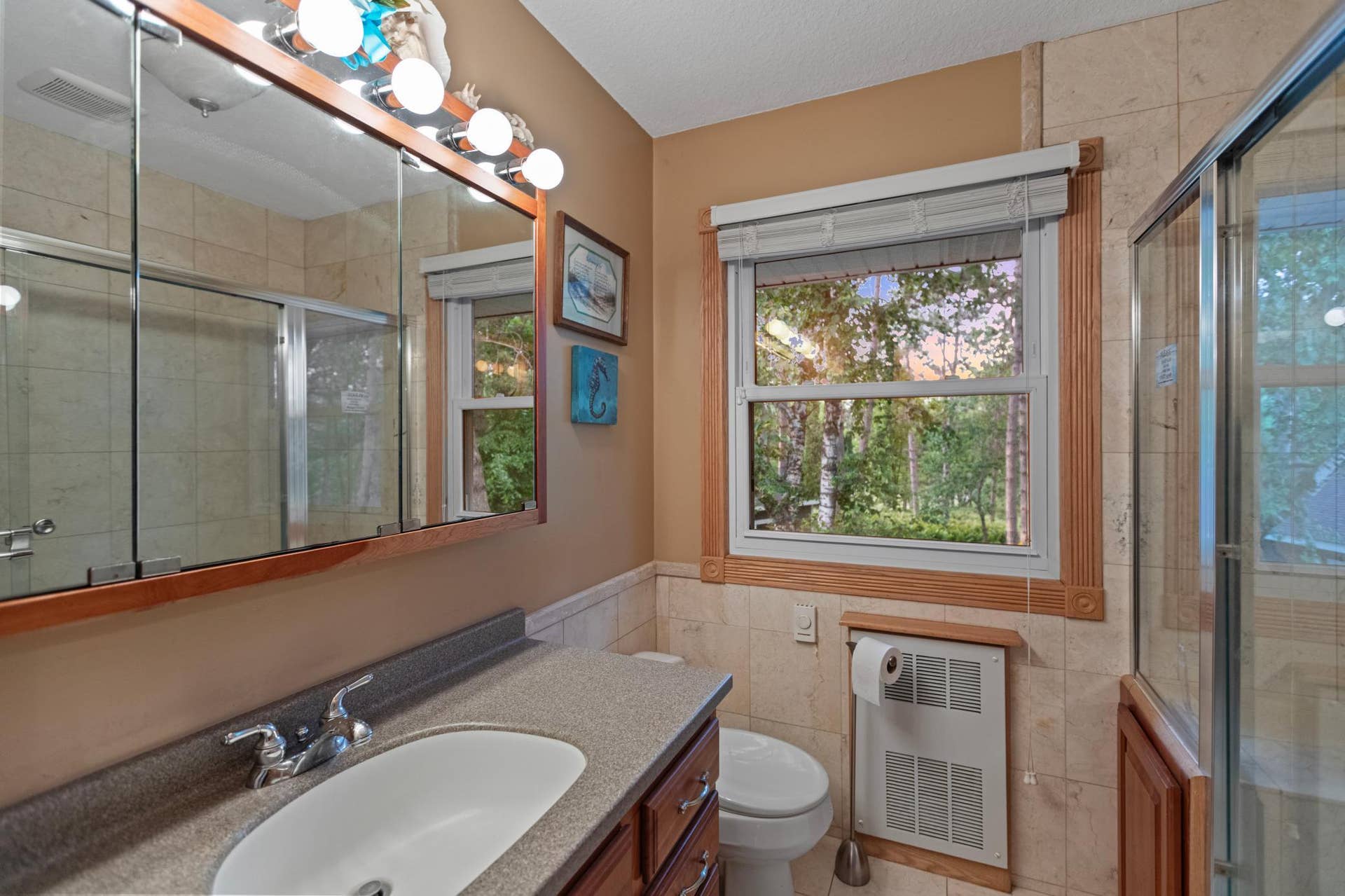 Full bath, main level