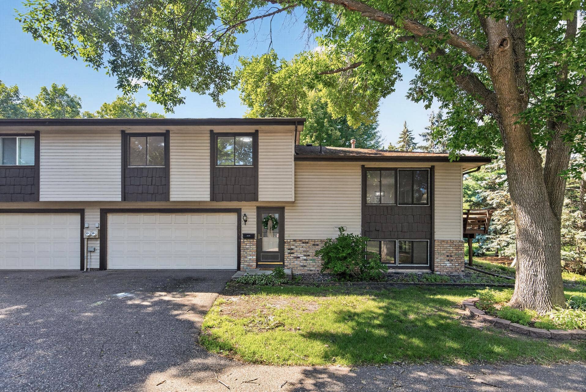 7735 York Lane N, Brooklyn Park, MN 55443 7735 York Lane N, Brooklyn Park, MN 55443