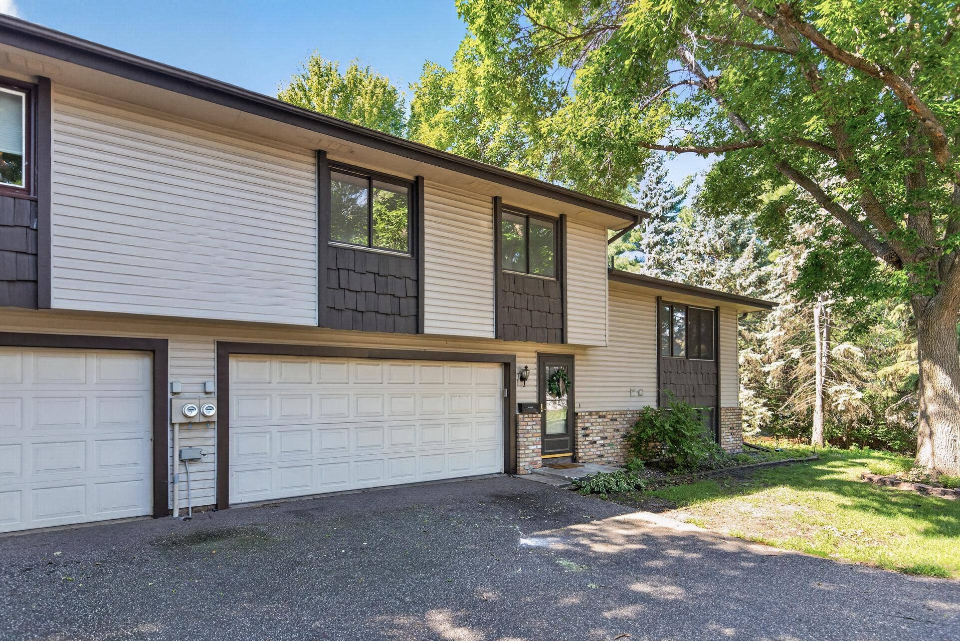 7735 York Lane N, Brooklyn Park, MN 55443 7735 York Lane N, Brooklyn Park, MN 55443