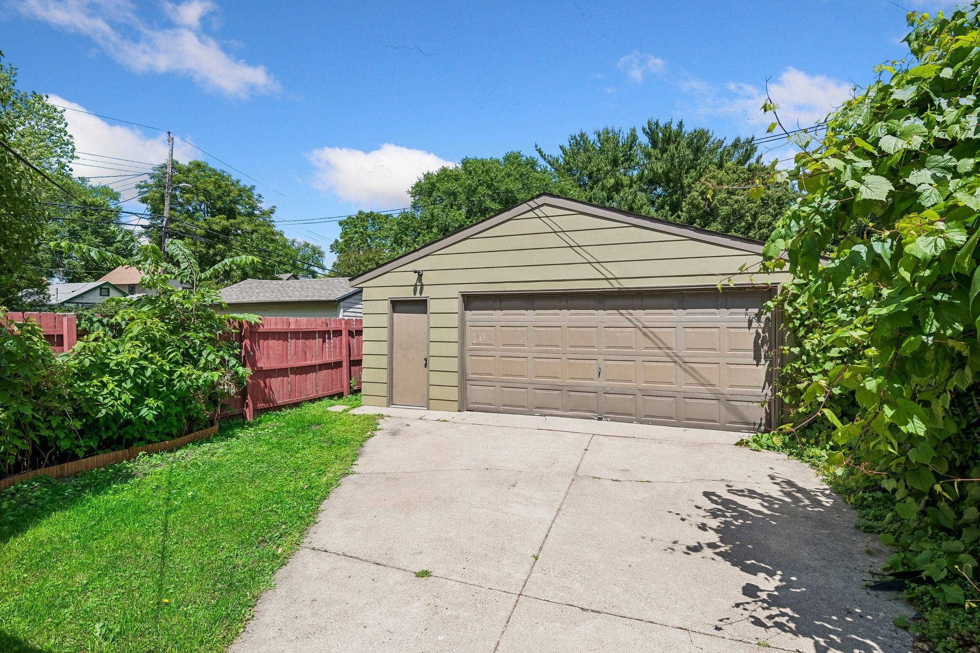 3014 E 26th Street, 67, Minneapolis, MN 55406 A rare and valuable find for this neighborhood - full driveway with oversized 2 car garage. No alley!