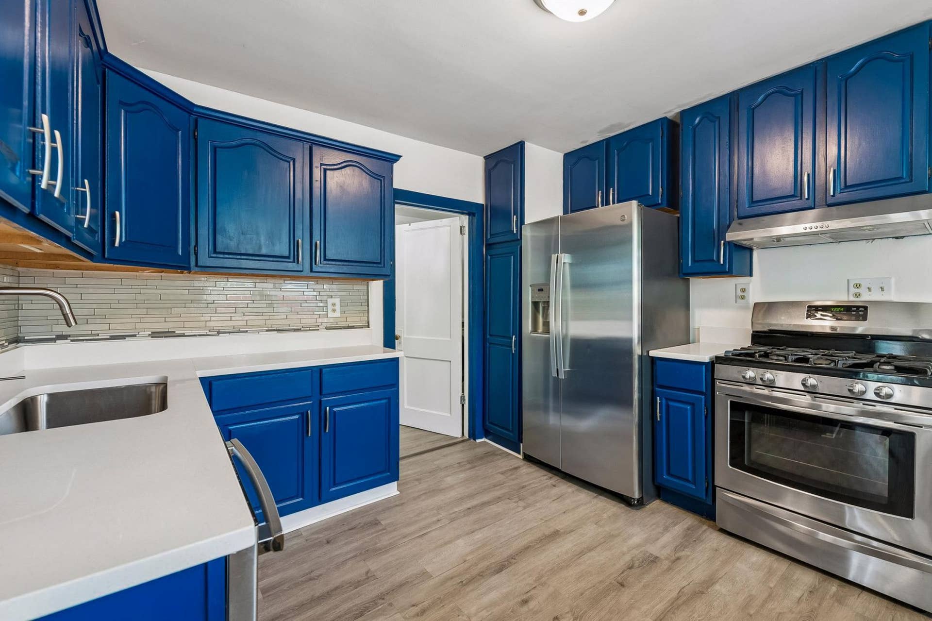 3014 E 26th Street, 67, Minneapolis, MN 55406 Sleek and modern kitchen updated in 2023 with white quartz countertops, sink, painted cabinetry and new hardware, LVP flooring and a fresh coat of paint in 2026.