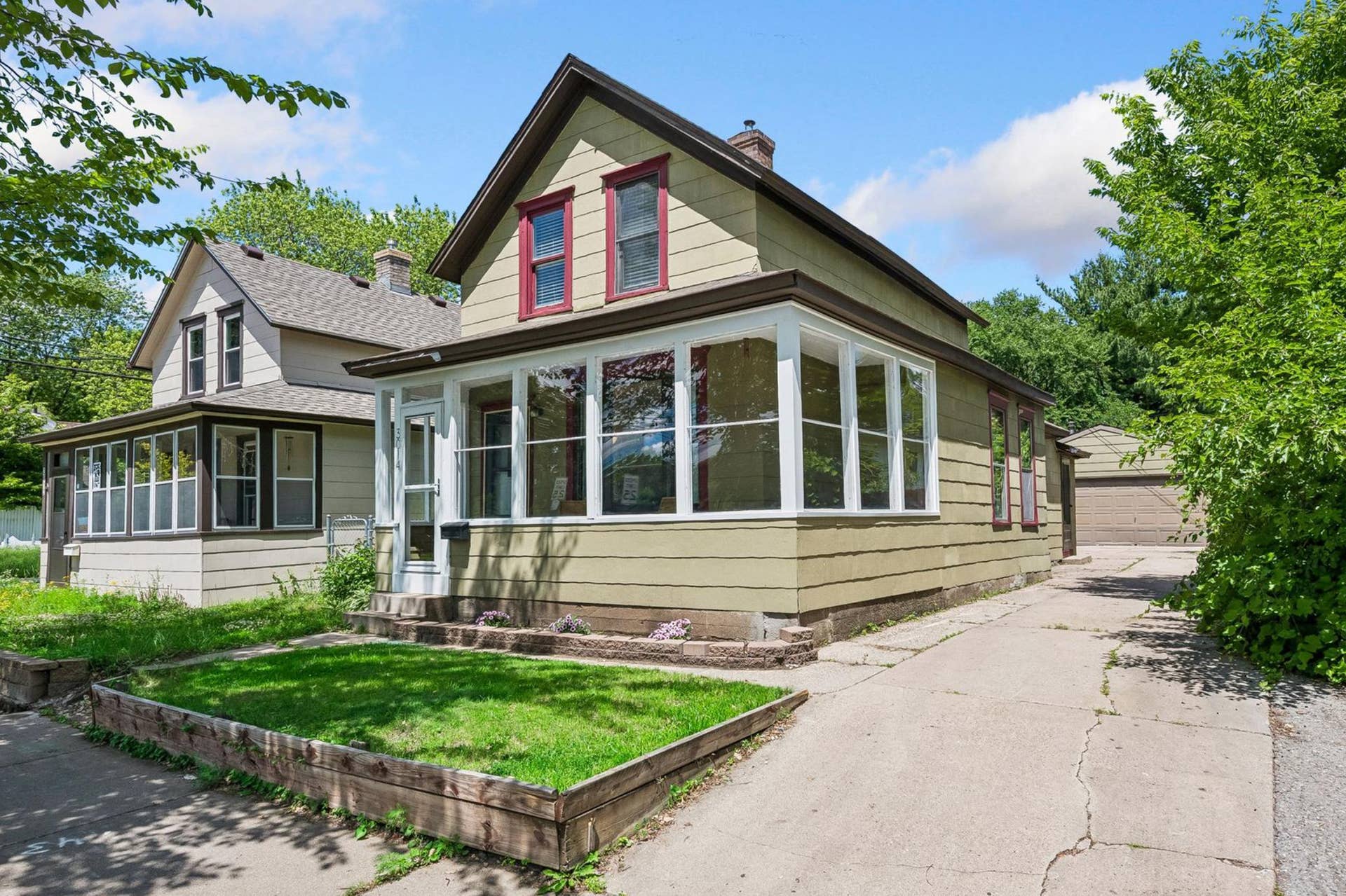 3014 E 26th Street, 67, Minneapolis, MN 55406 Home is crystal clean and move-in ready!