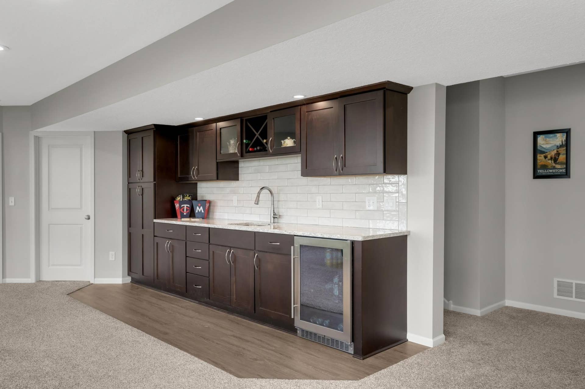 9354 Summerlin Road, Woodbury, MN 55129 Custom wet bar