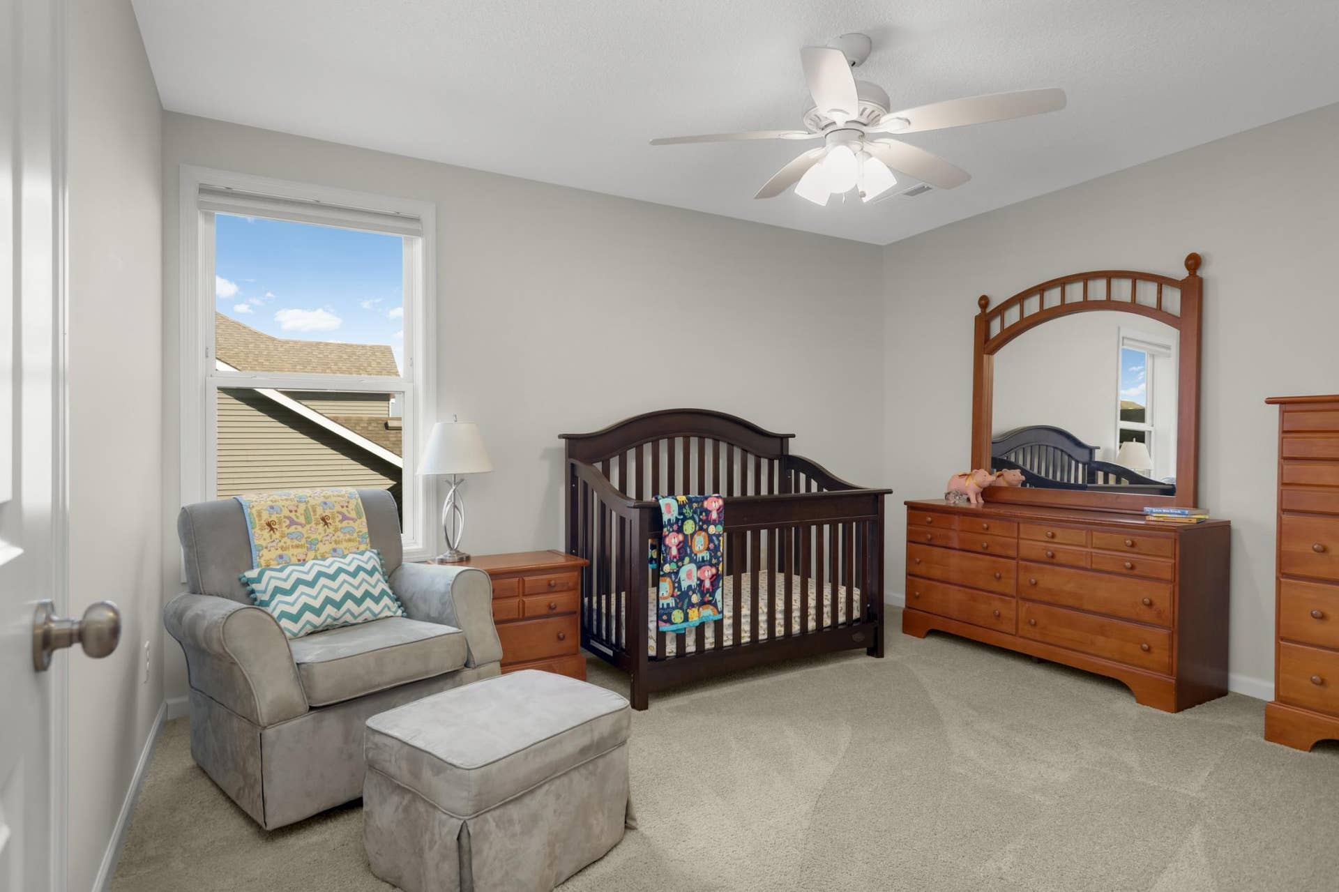 9354 Summerlin Road, Woodbury, MN 55129 3rd upper level bedroom