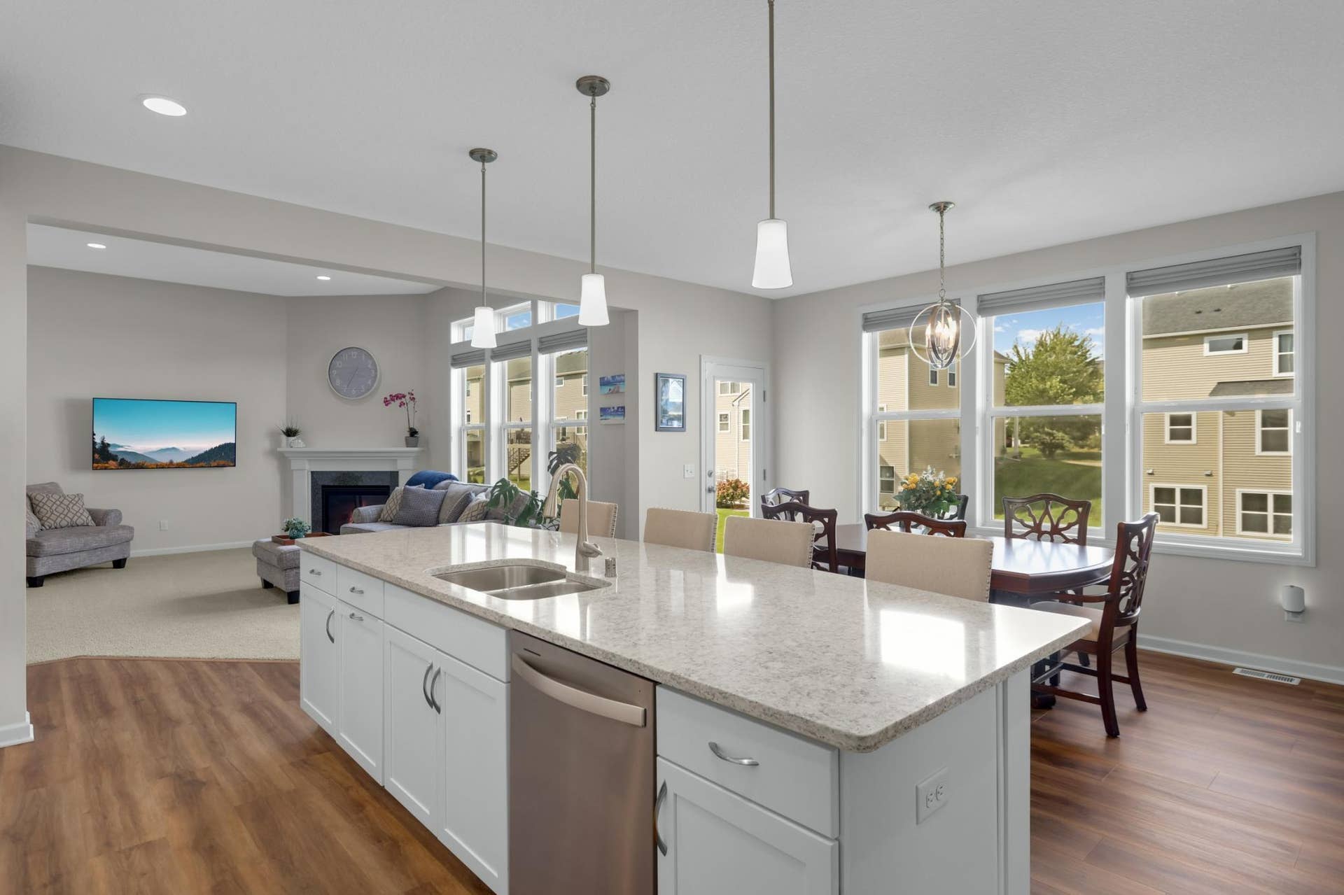 9354 Summerlin Road, Woodbury, MN 55129 Large center island