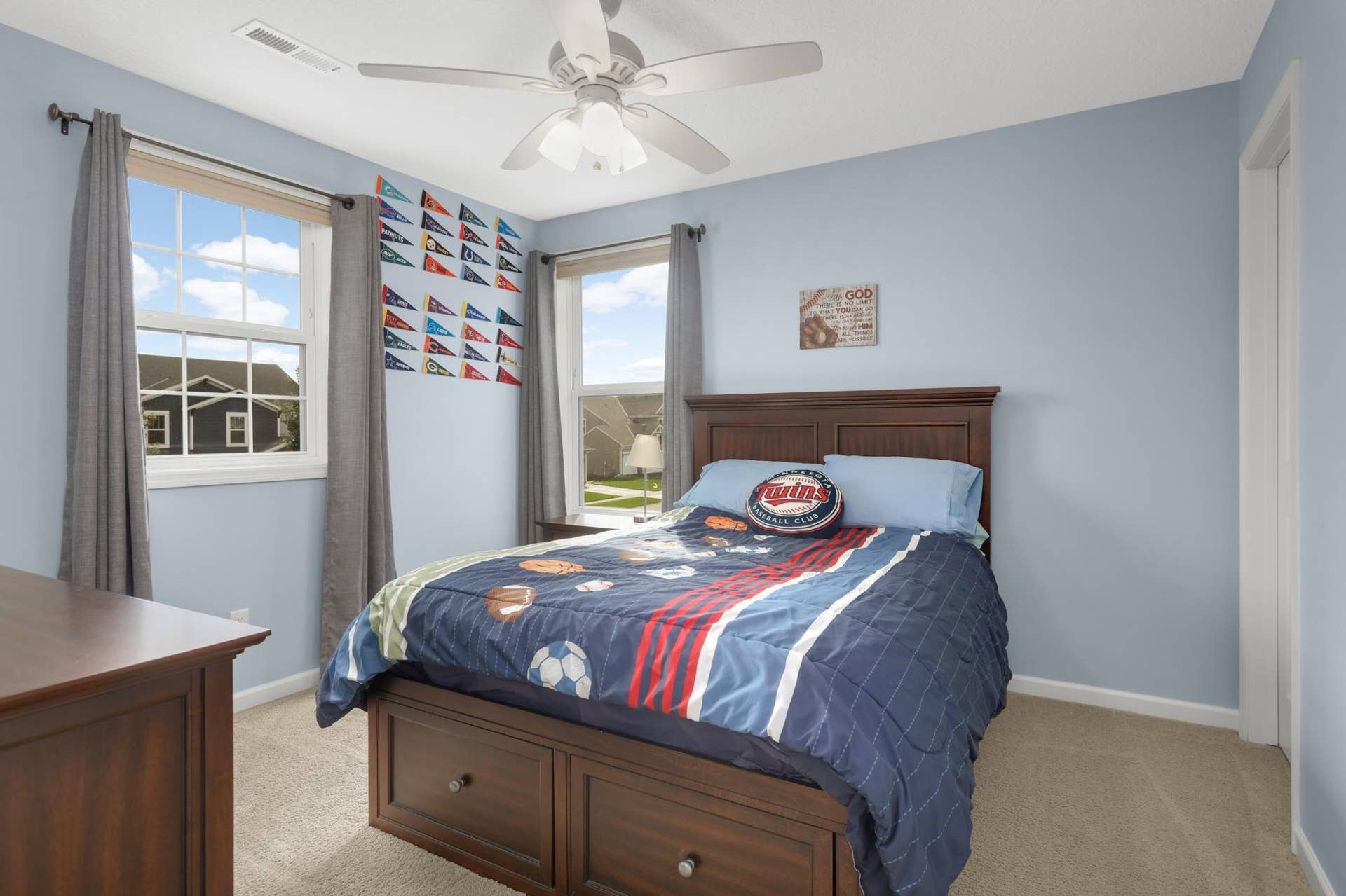 9354 Summerlin Road, Woodbury, MN 55129 2nd upper level bedroom