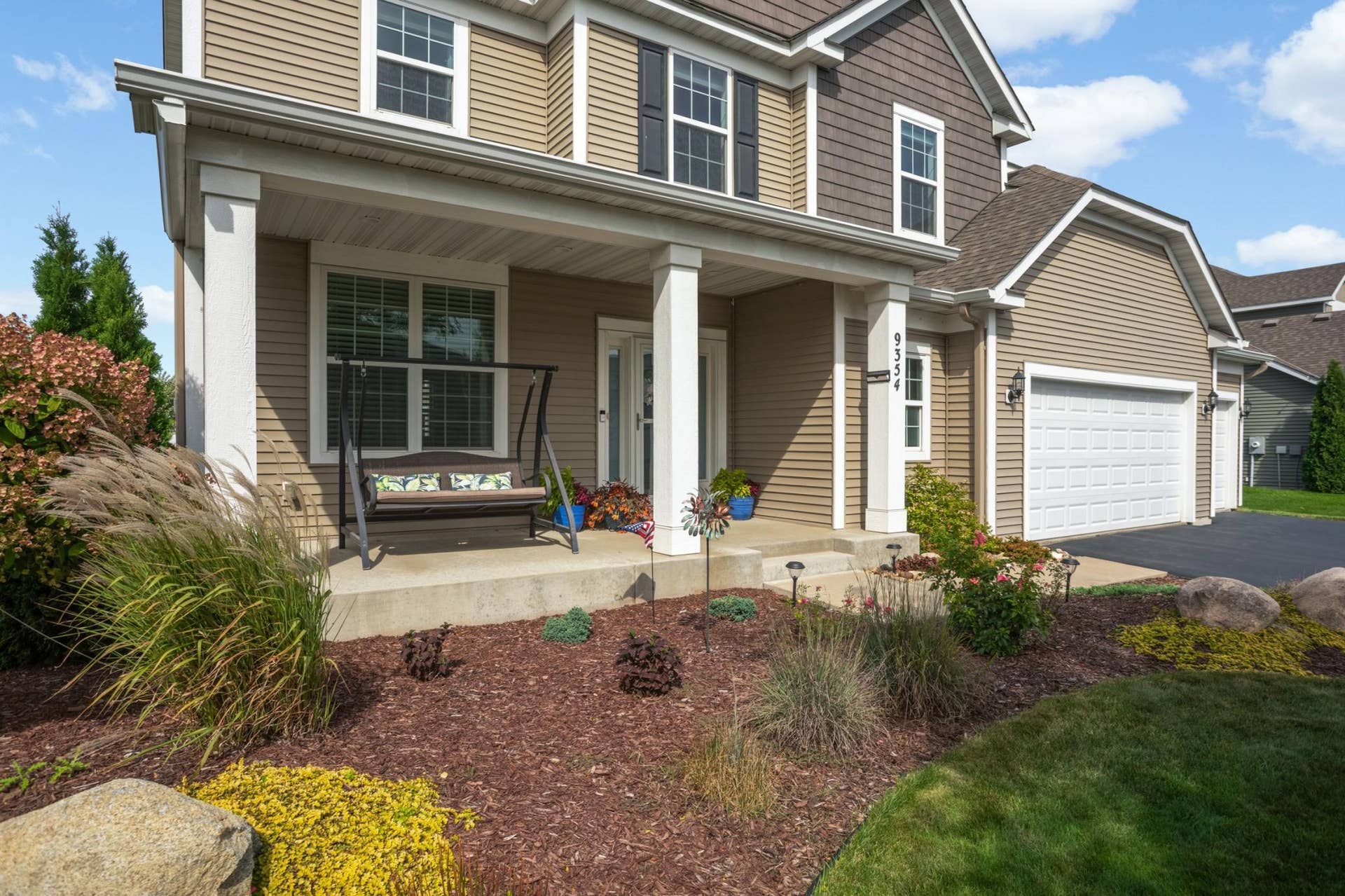 9354 Summerlin Road, Woodbury, MN 55129 Front porch and refreshed landscaping