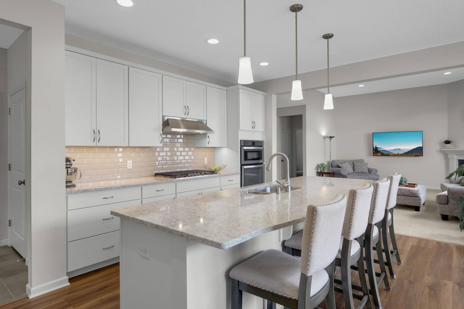 9354 Summerlin Road, Woodbury, MN 55129 Large center island