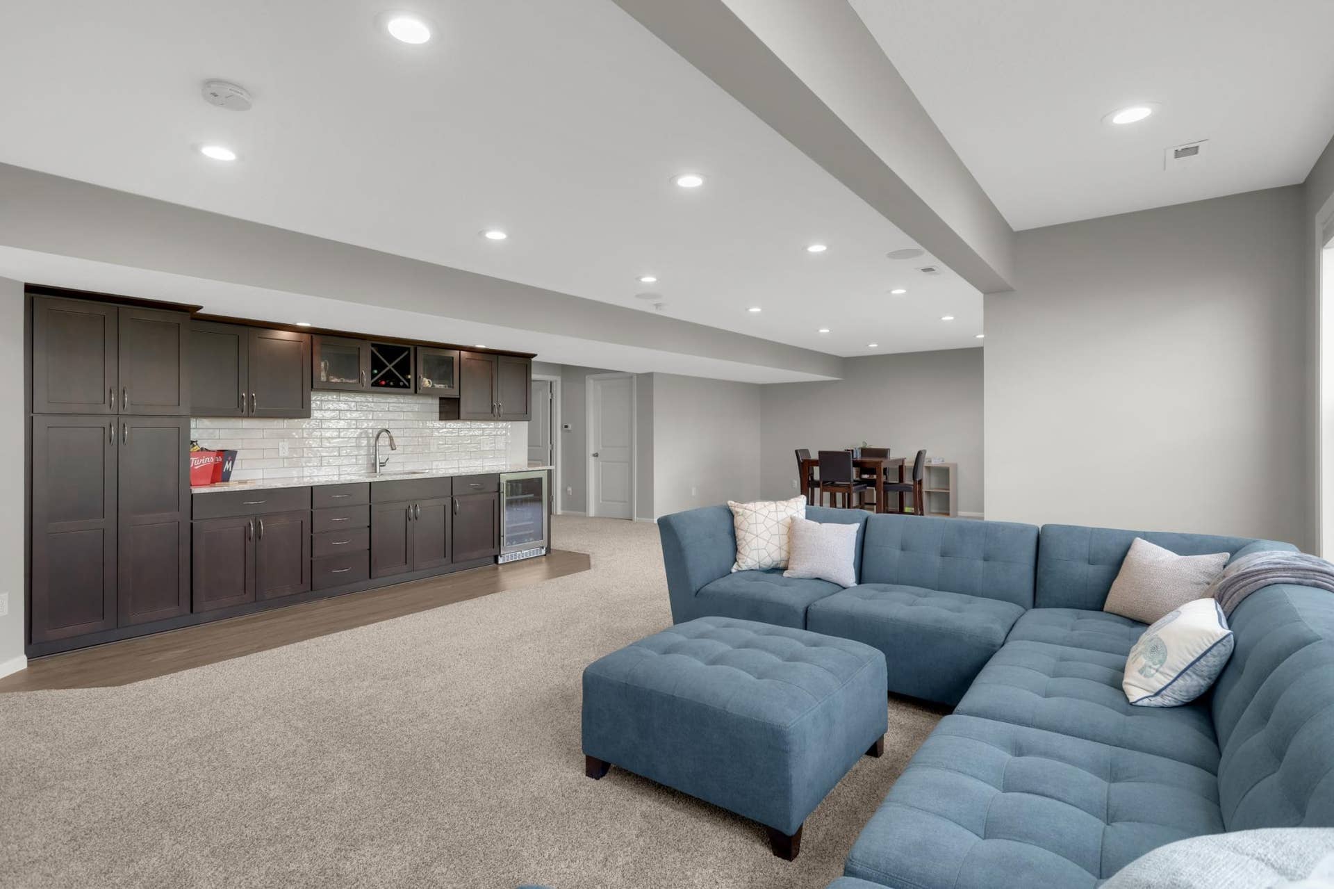 9354 Summerlin Road, Woodbury, MN 55129 Custom wet bar