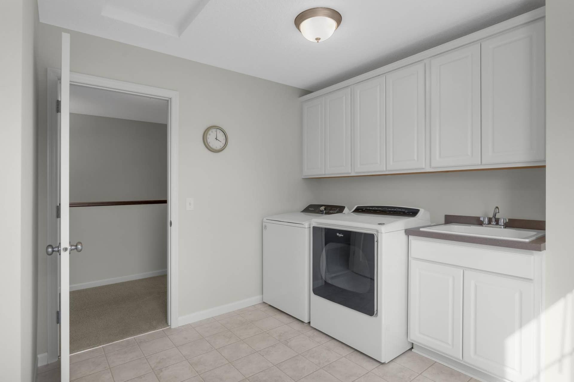 9354 Summerlin Road, Woodbury, MN 55129 Upper level laundry