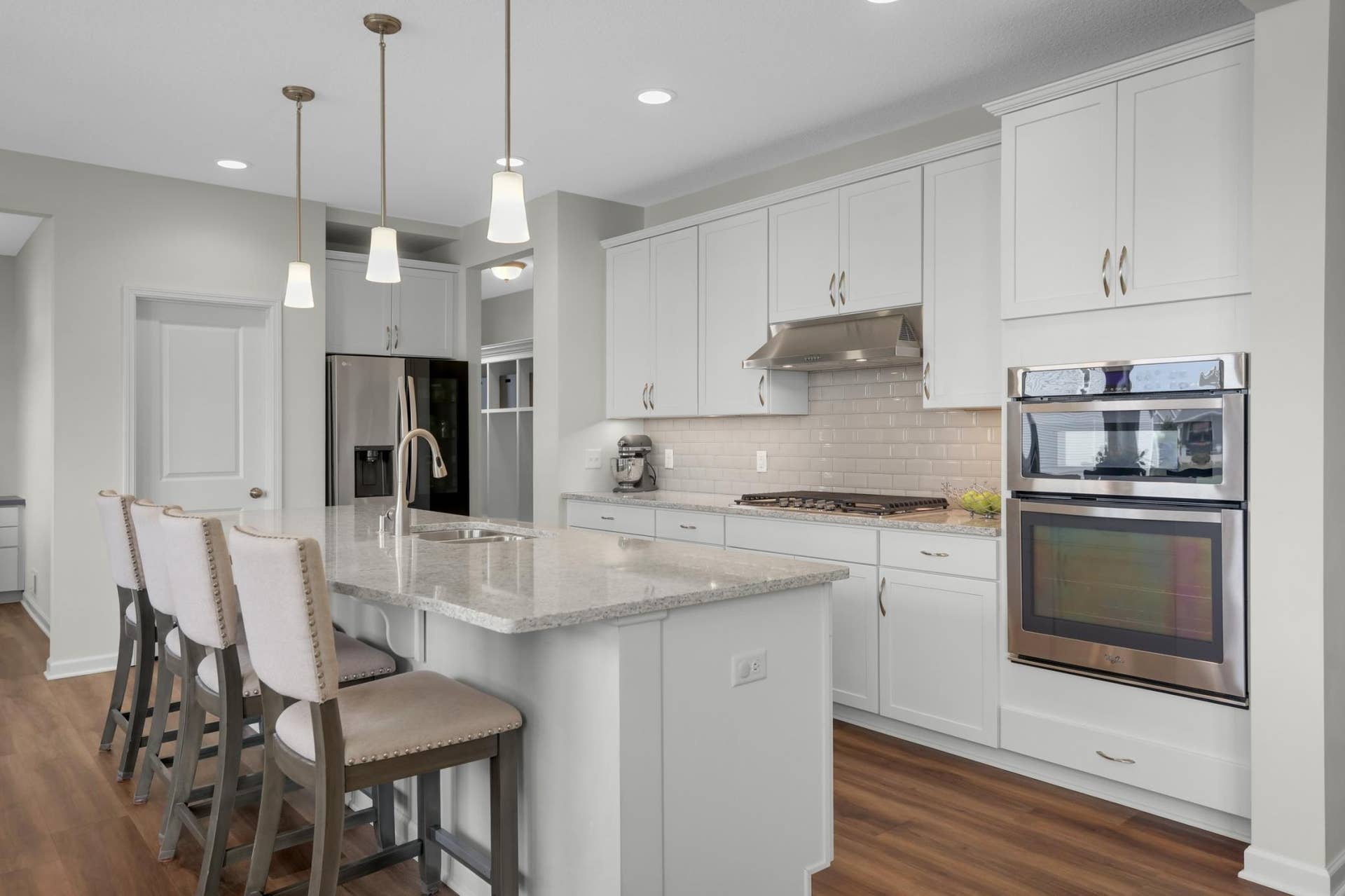 9354 Summerlin Road, Woodbury, MN 55129 Gourmet kitchen