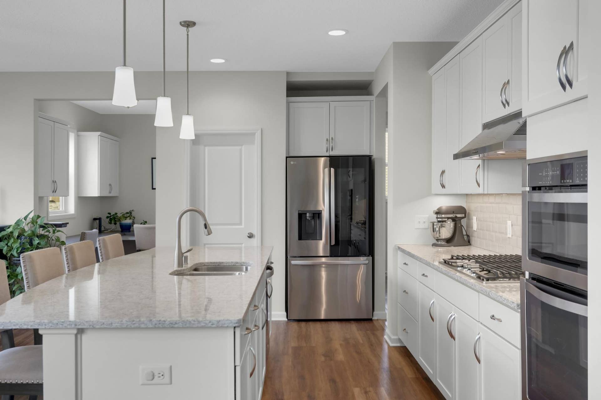9354 Summerlin Road, Woodbury, MN 55129 Stainless steel kitchen appliances