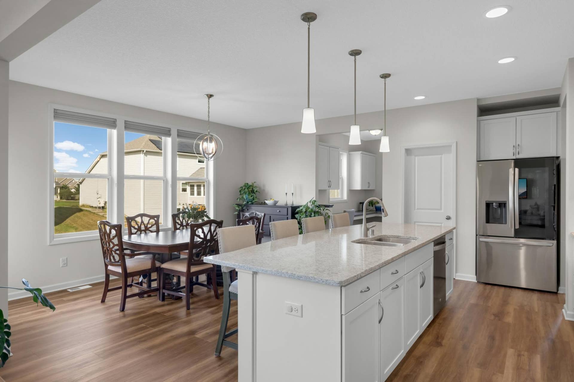 9354 Summerlin Road, Woodbury, MN 55129 Kitchen/dining
