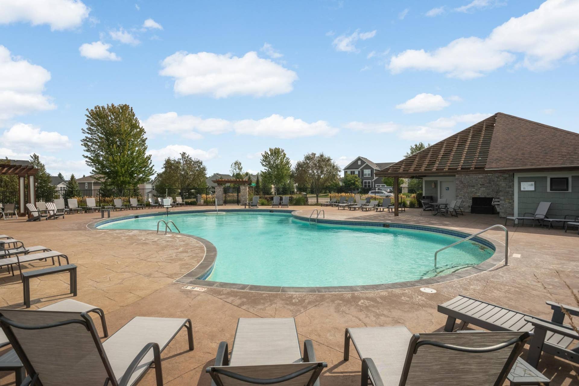 9354 Summerlin Road, Woodbury, MN 55129 Community pool