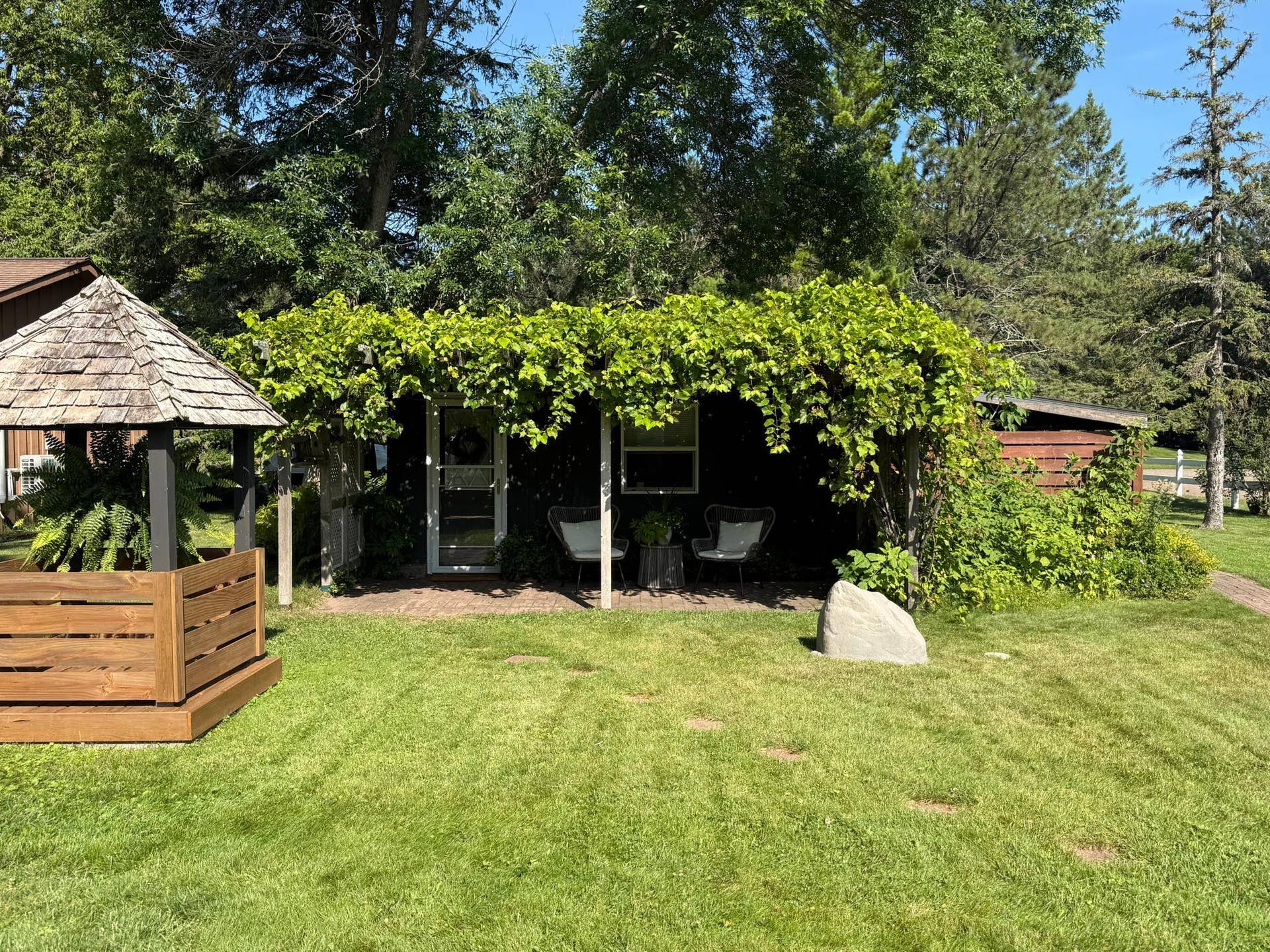 7206 Birchmont Ct. NE, Bemidji, MN 56601 Guest House