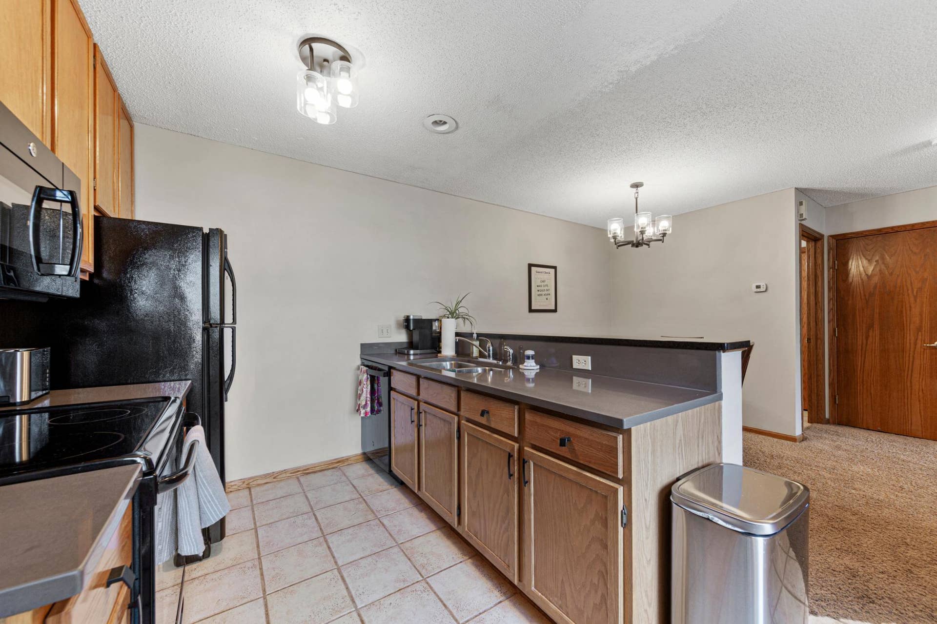 10 kitchen.jpg