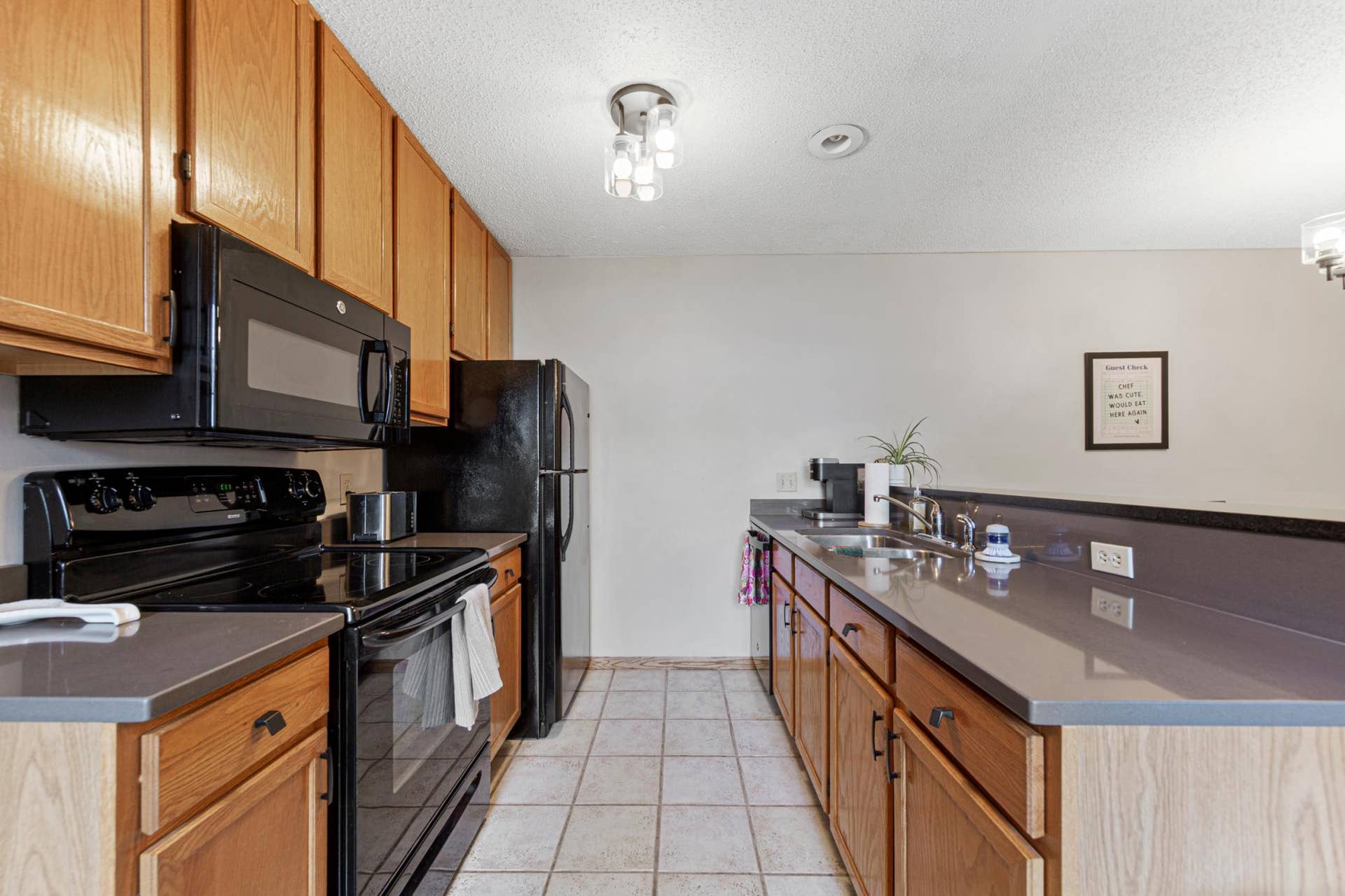 11 kitchen.jpg