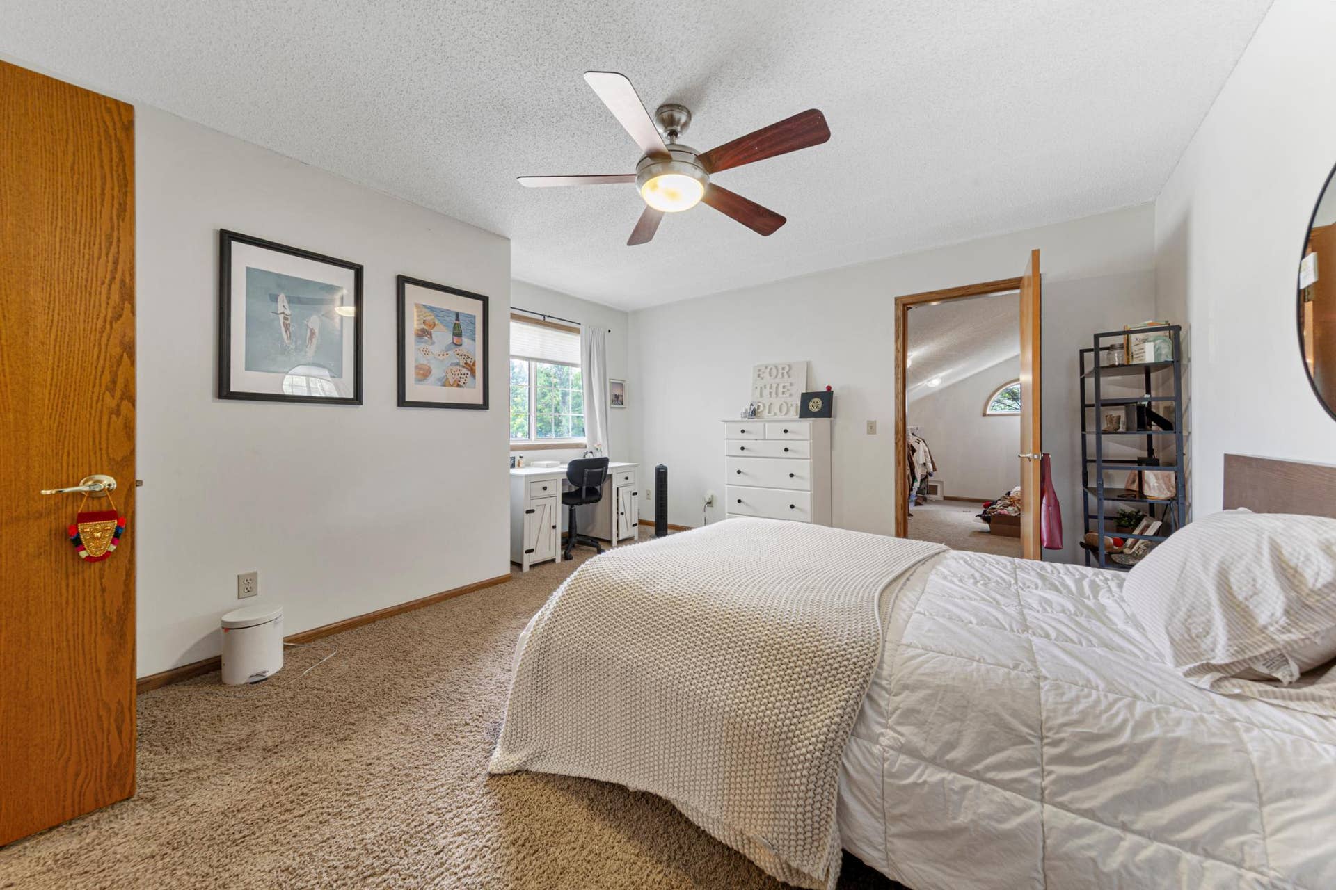 21 main bedroom.jpg
