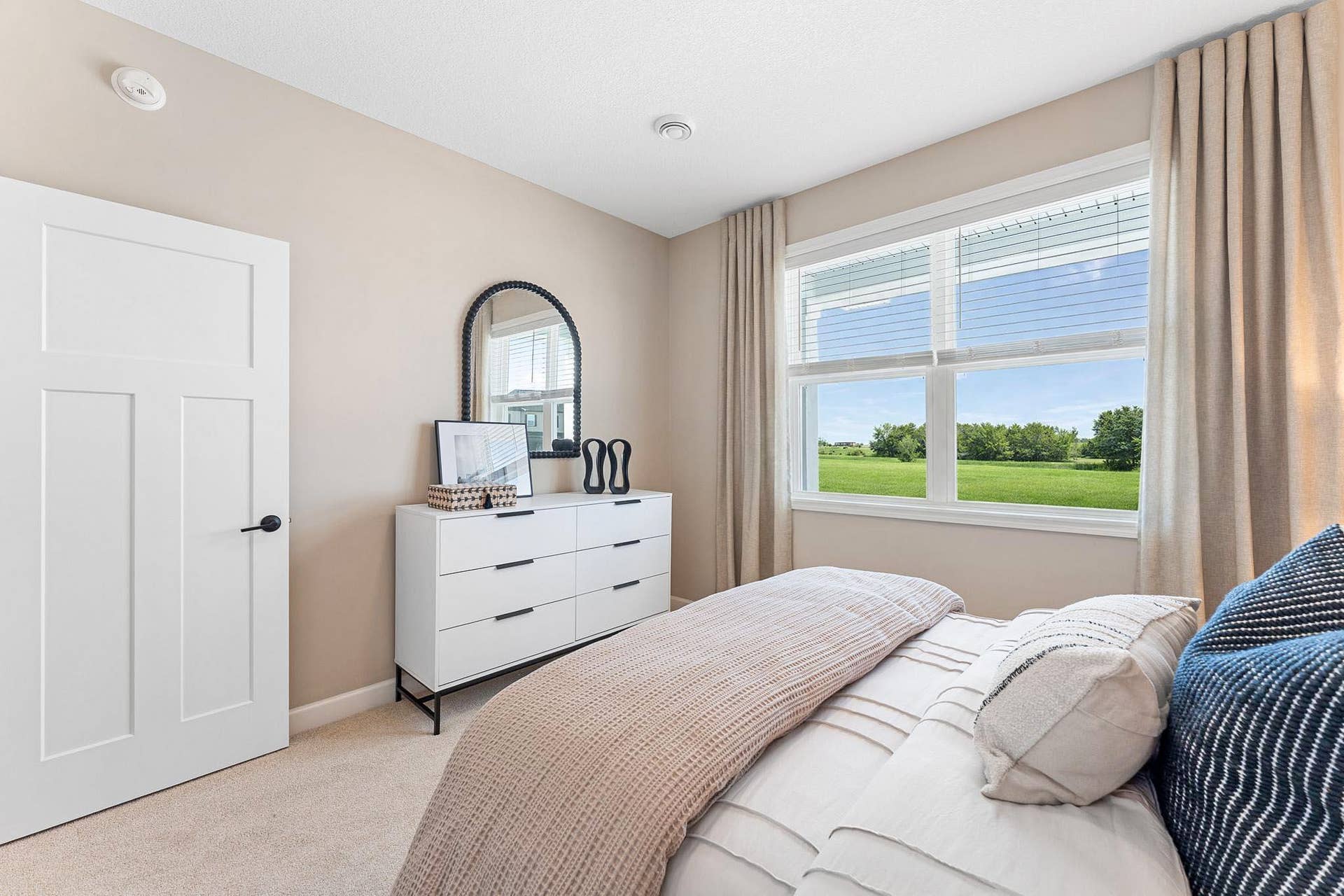 5222 Long Pointe Bay, Woodbury, MN 55129 (All photos are of the actual model home.)