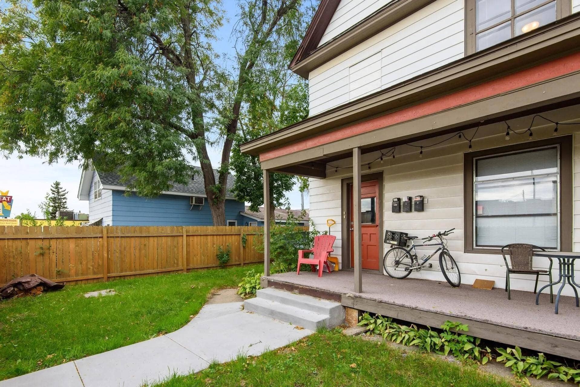 10.Front porch.jpg