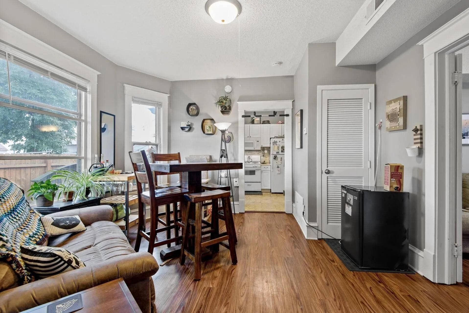 1.livingroom2.jpg