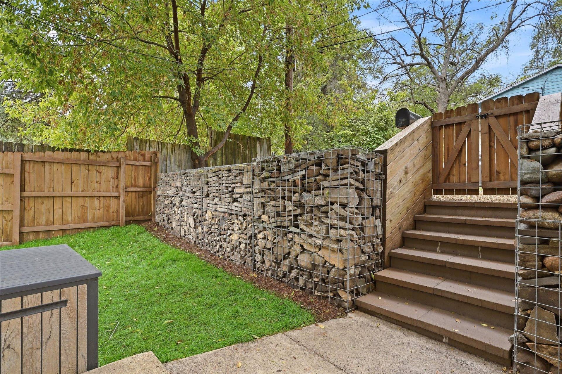 558 Concord Street, 104, Saint Paul, MN 55107 New concrete steps and walkway enhance the homes exterior!