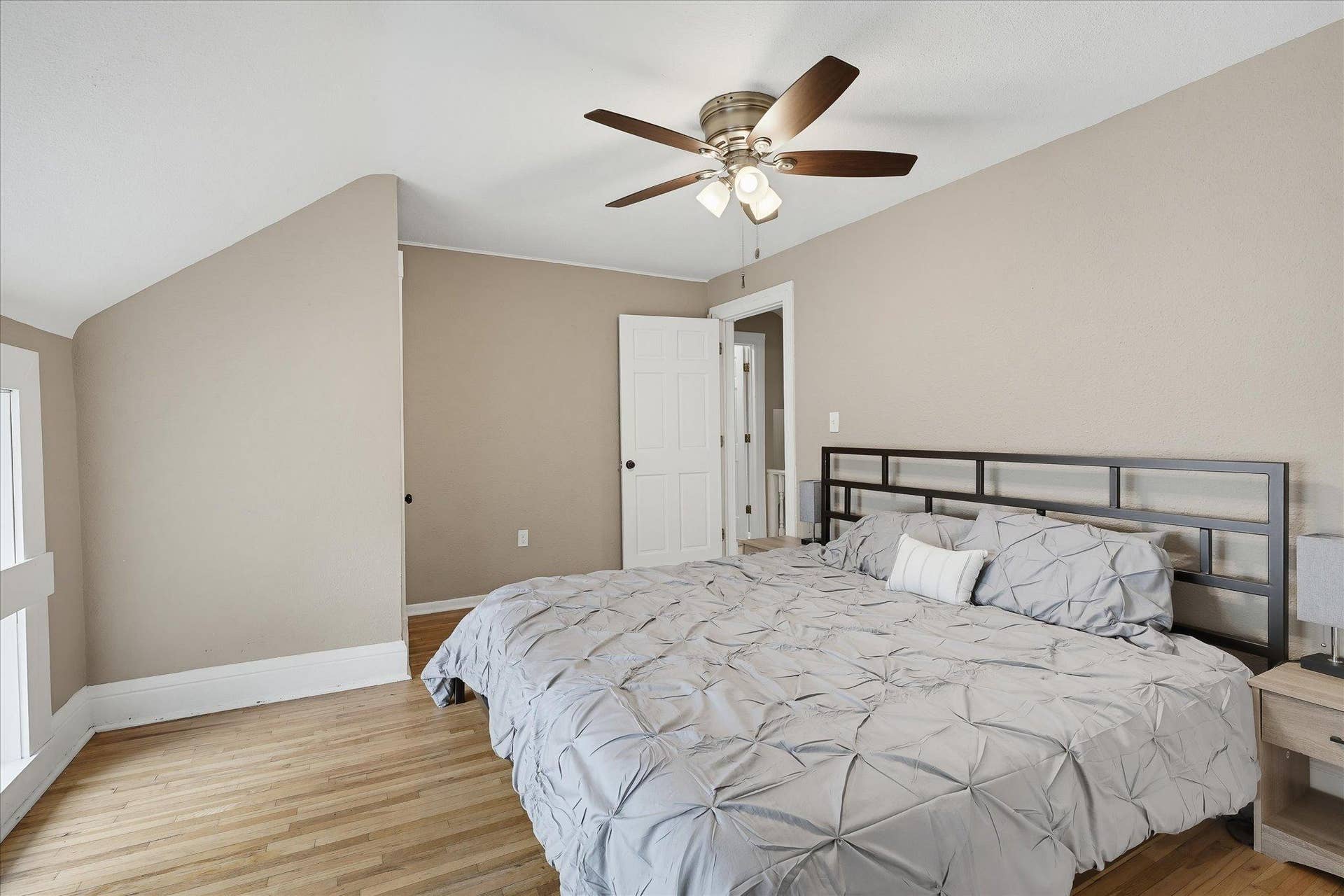 558 Concord Street, 104, Saint Paul, MN 55107 Generously sized bedroom provide plenty of comfortable living space!