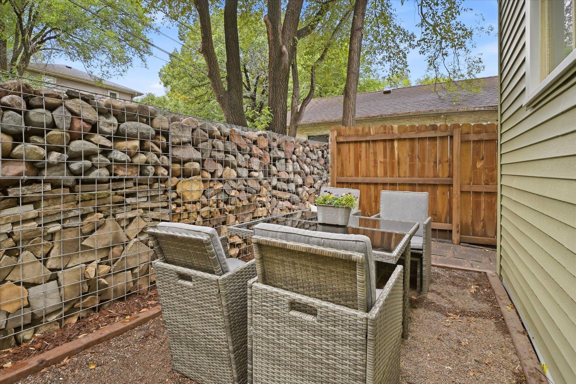 558 Concord Street, 104, Saint Paul, MN 55107 Fabulous restaurants and neighborhood amenities are just down the street!