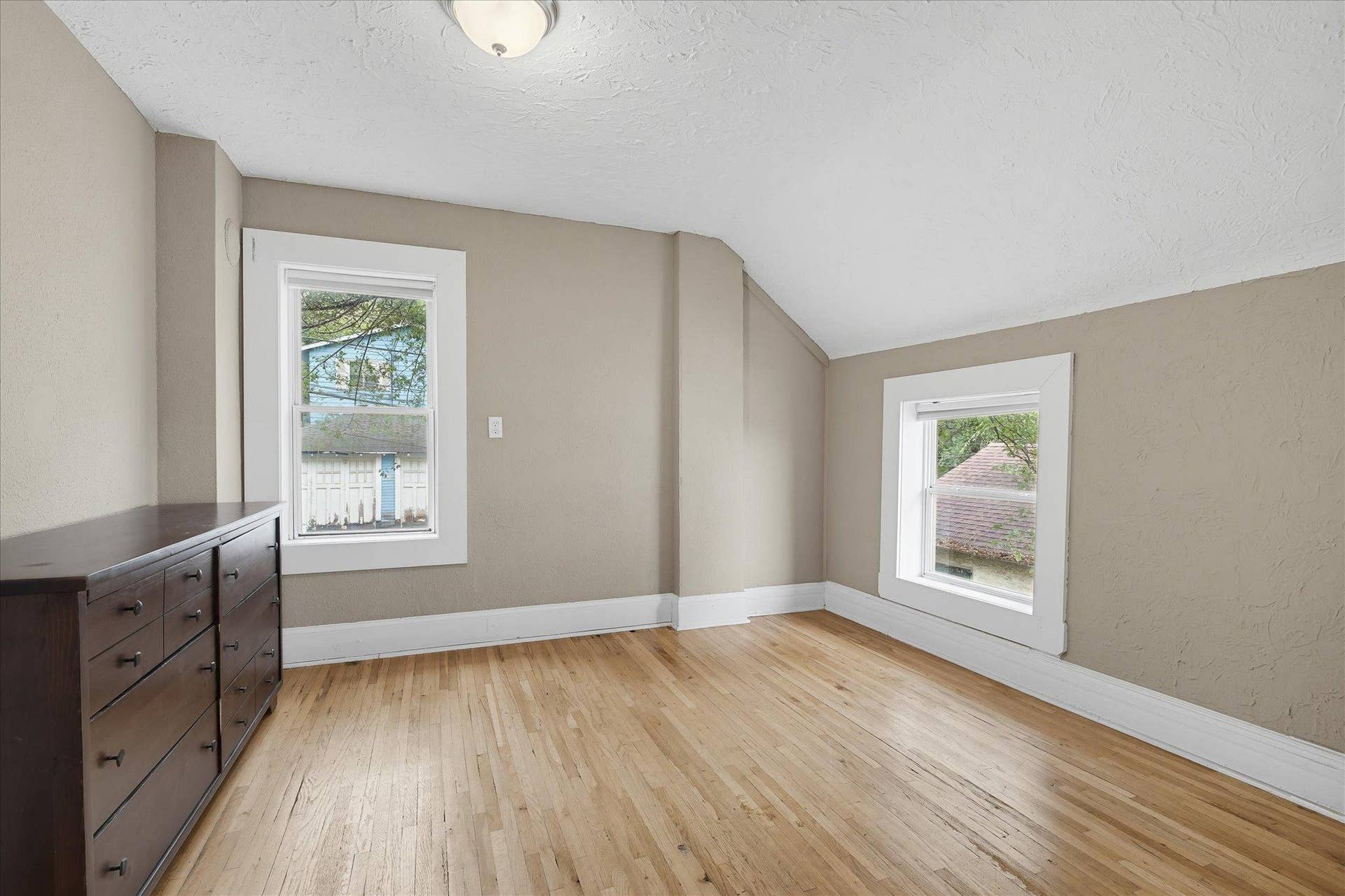 558 Concord Street, 104, Saint Paul, MN 55107 Spacious second bedroom on the upper level!