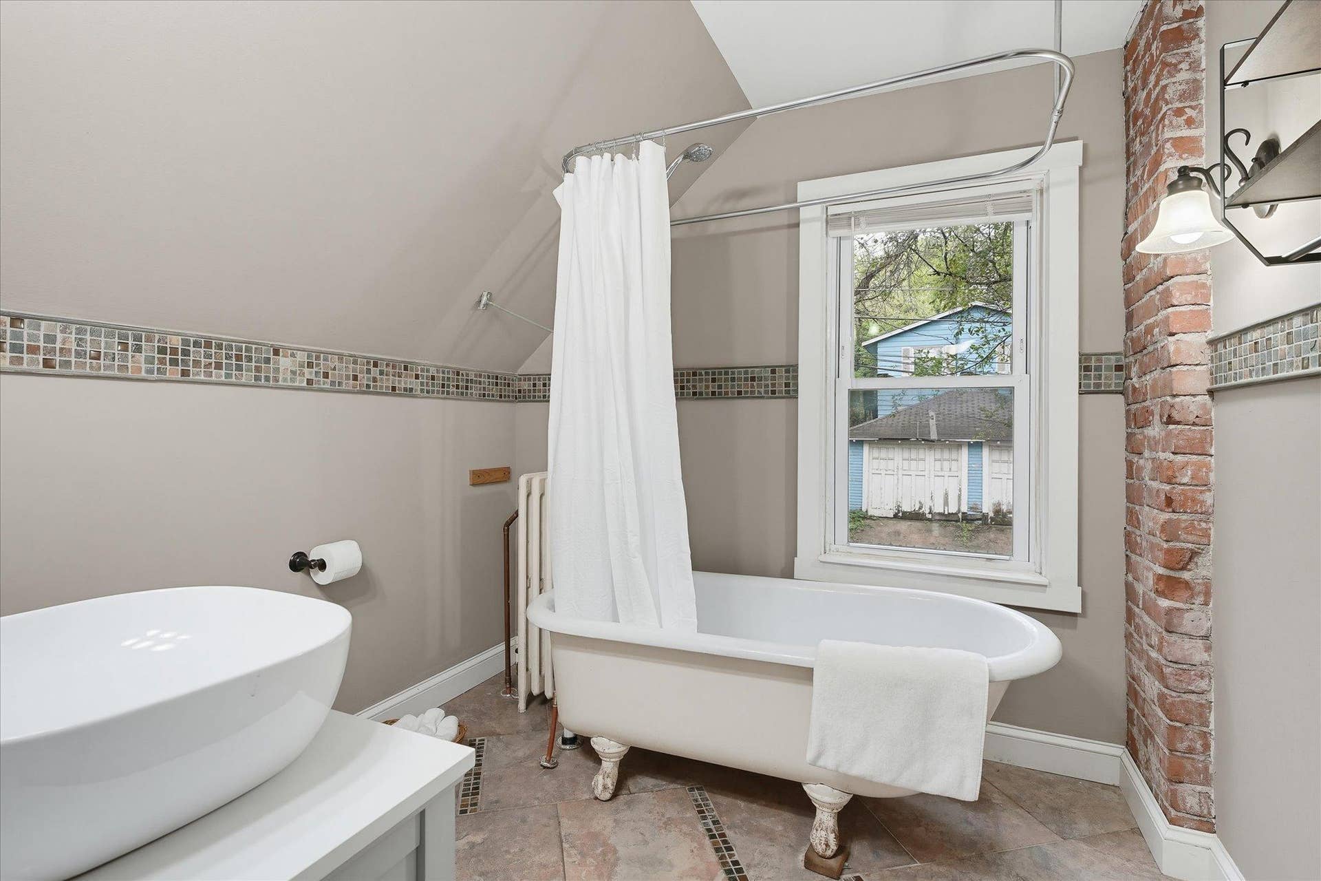 558 Concord Street, 104, Saint Paul, MN 55107 Charming clawfoot tub adds a timeless touch to the full bathroom