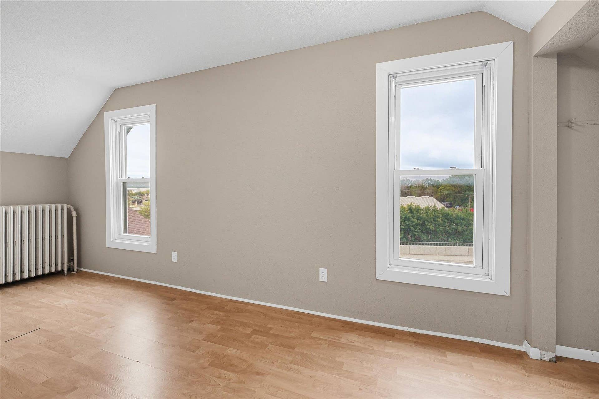 558 Concord Street, 104, Saint Paul, MN 55107 Third bedroom on the upper level is filled with natural light!