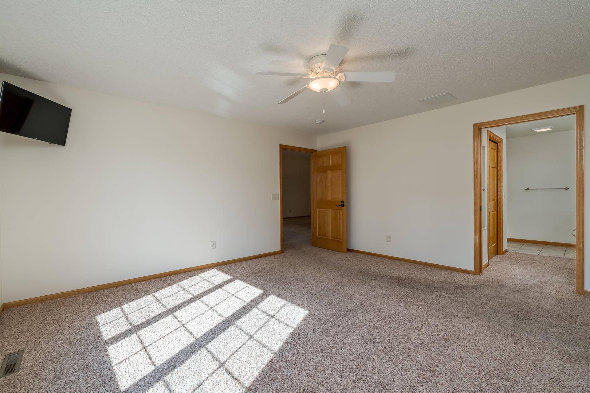 749 Grayhawk Circle, Mankato, MN 56001 22-web-or-mls-749-grayhawk-cir.jpg