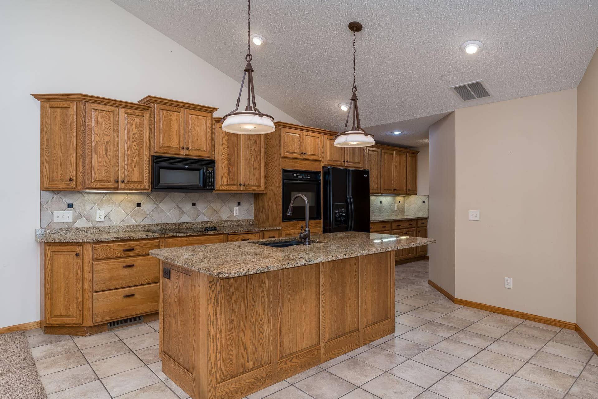 749 Grayhawk Circle, Mankato, MN 56001 16-web-or-mls-749-grayhawk-cir.jpg
