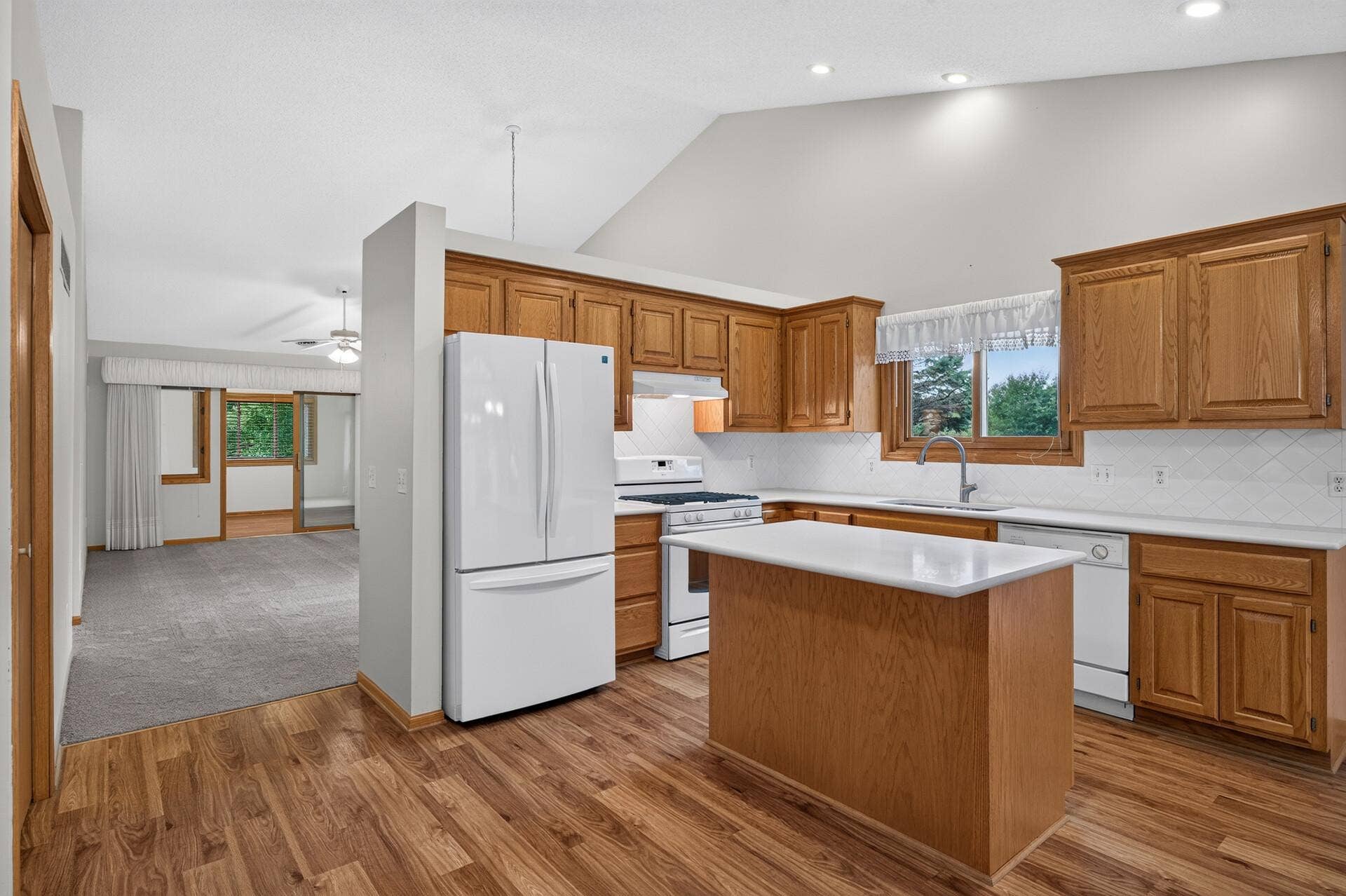 6511 20th Street N, Oakdale, MN 55128 6511 20th Street N, Oakdale, MN 55128