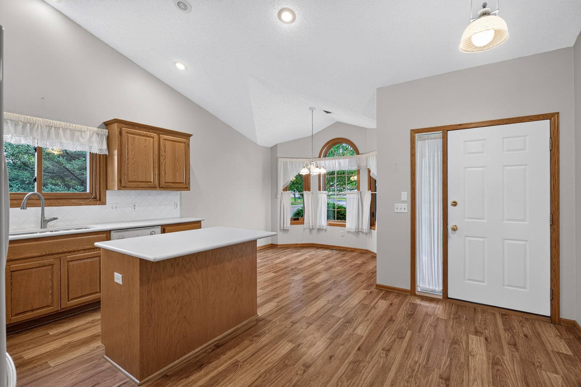 6511 20th Street N, Oakdale, MN 55128 6511 20th Street N, Oakdale, MN 55128