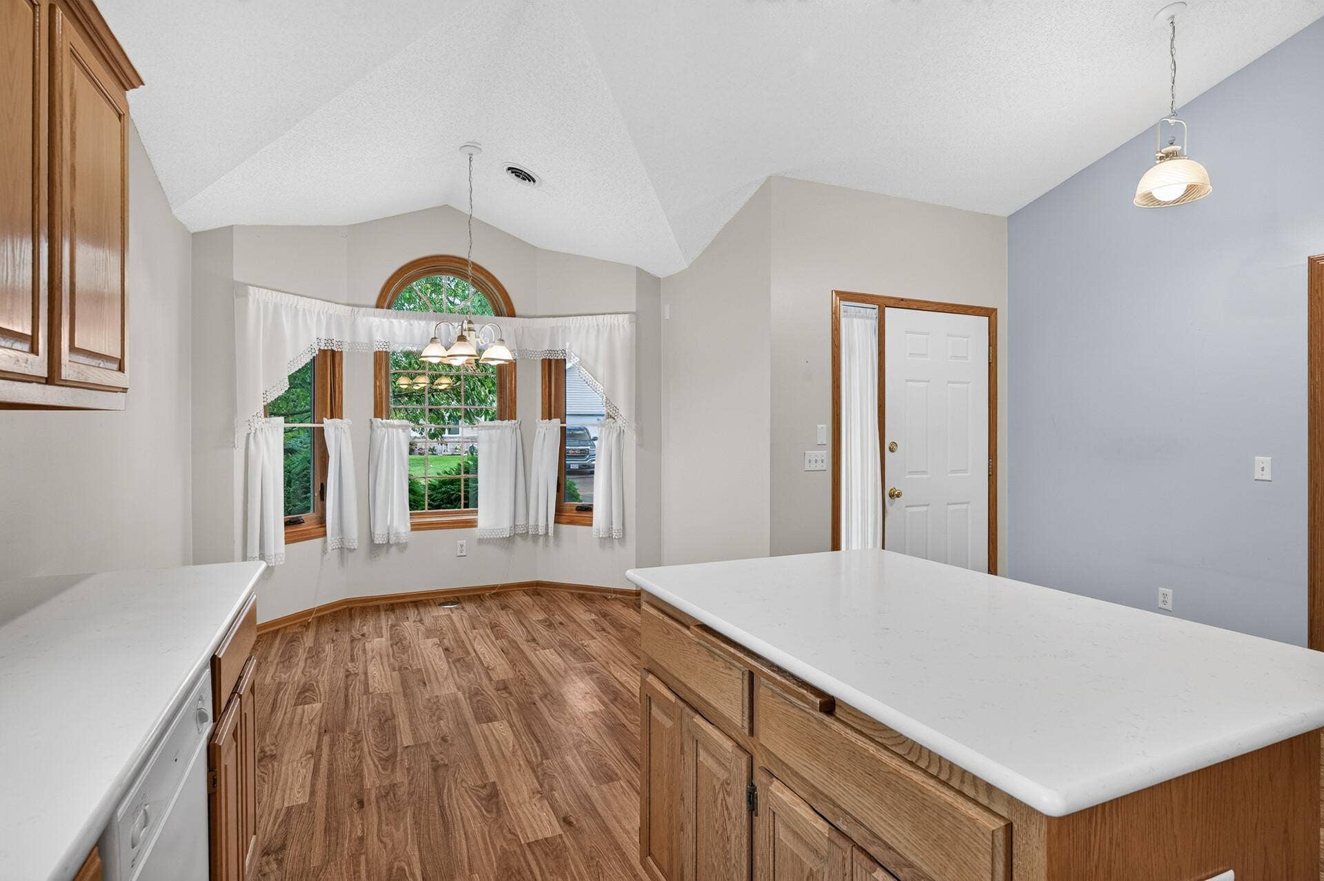 6511 20th Street N, Oakdale, MN 55128 6511 20th Street N, Oakdale, MN 55128