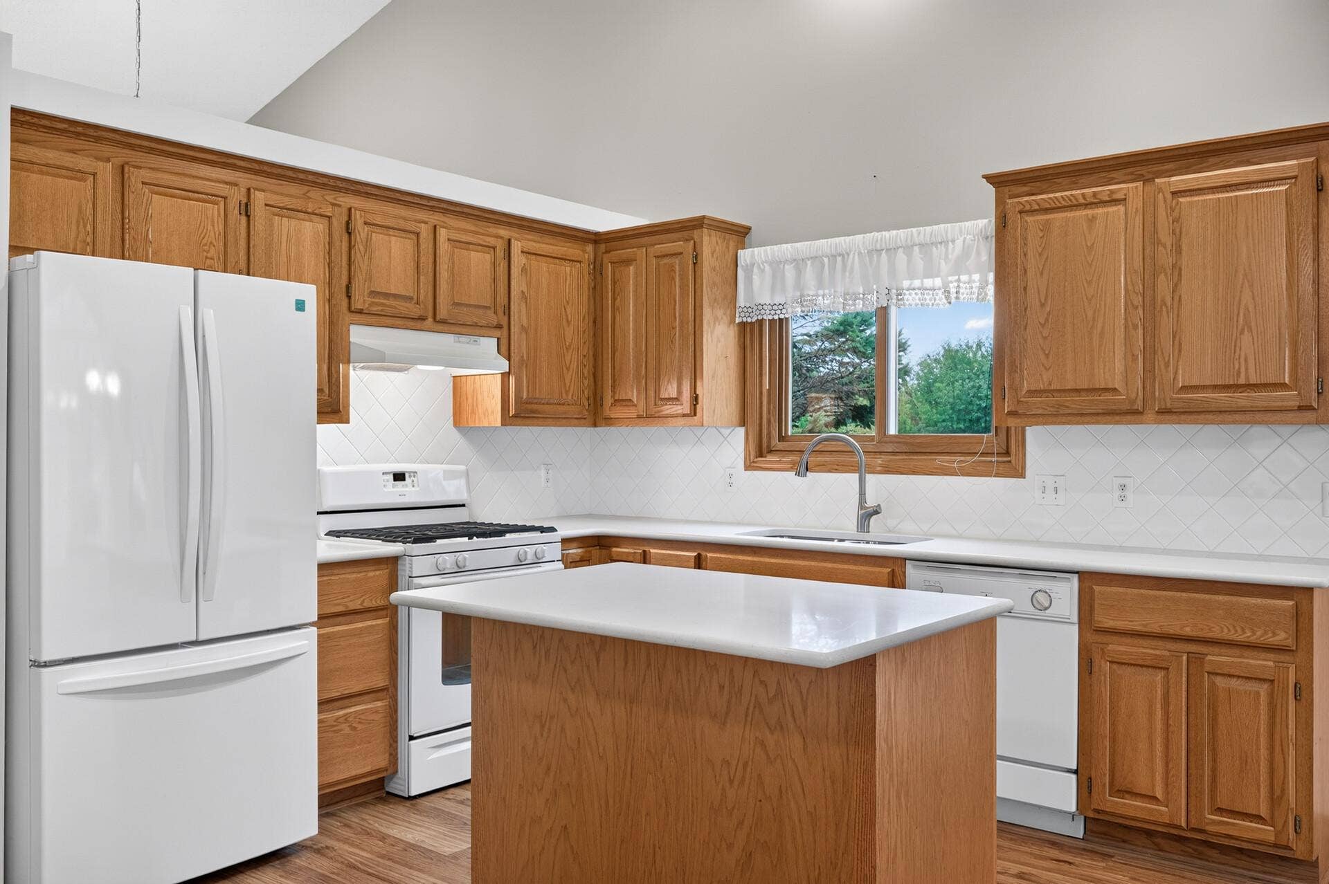 6511 20th Street N, Oakdale, MN 55128 6511 20th Street N, Oakdale, MN 55128
